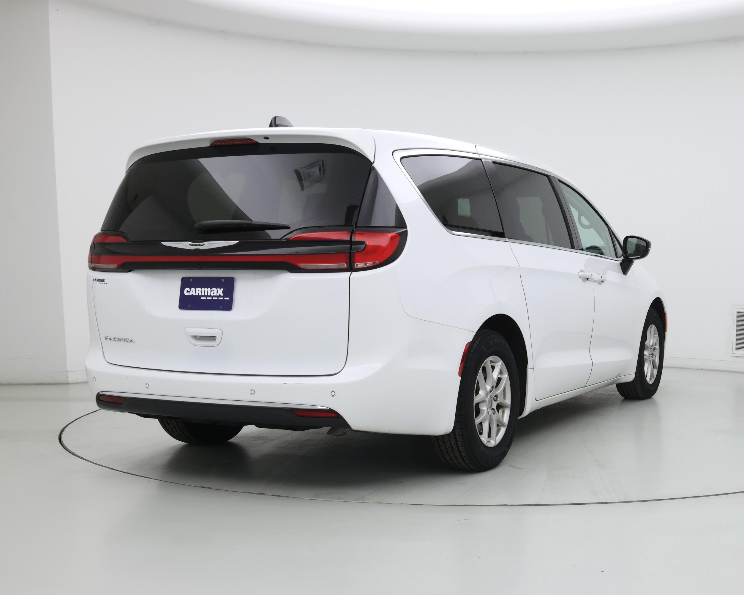 Thumbnail: 2024 Chrysler Pacifica - 8