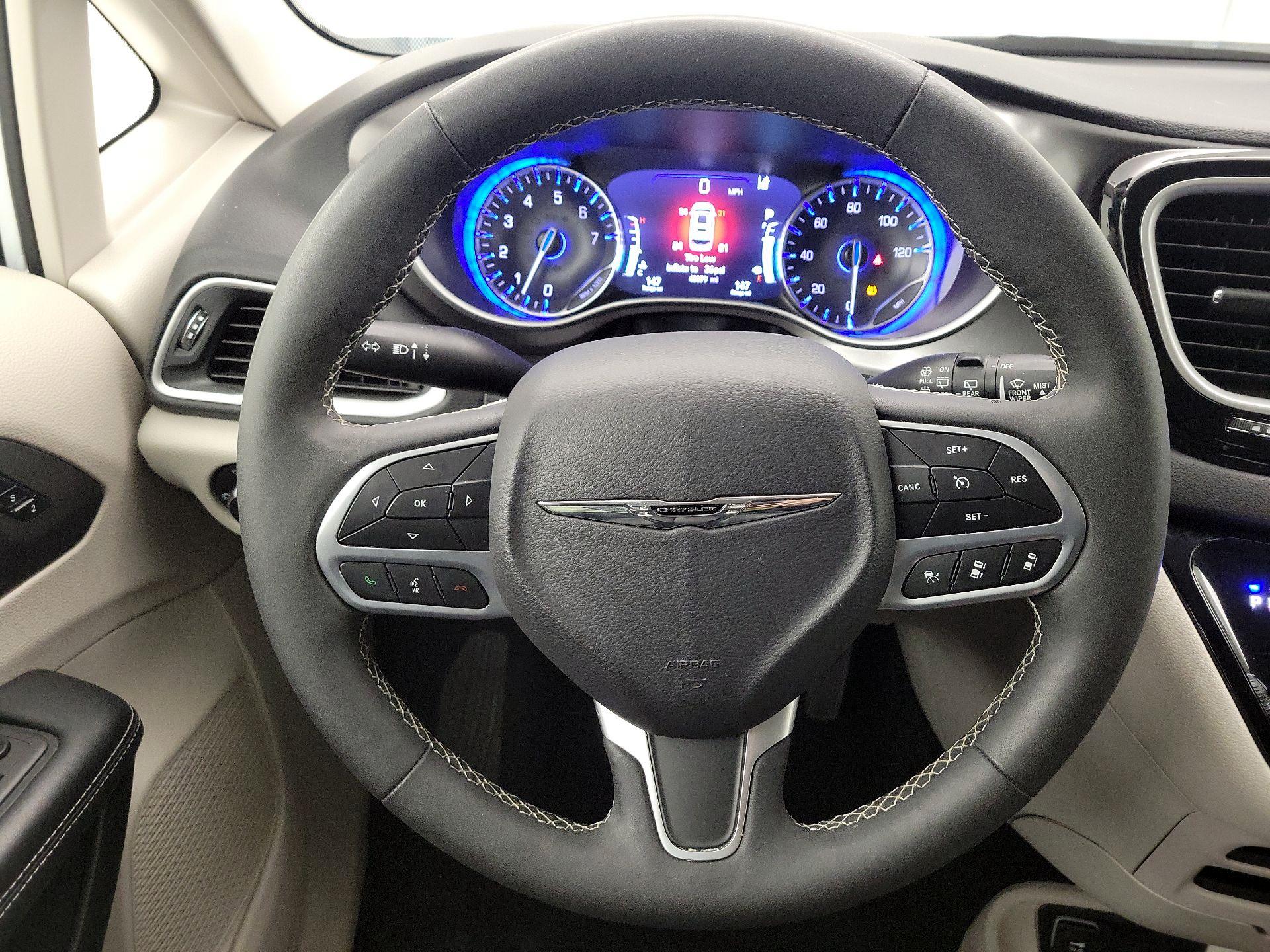 Thumbnail: 2024 Chrysler Pacifica - 10