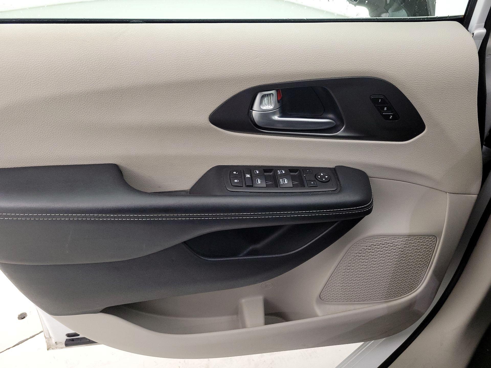 Thumbnail: 2024 Chrysler Pacifica - 12