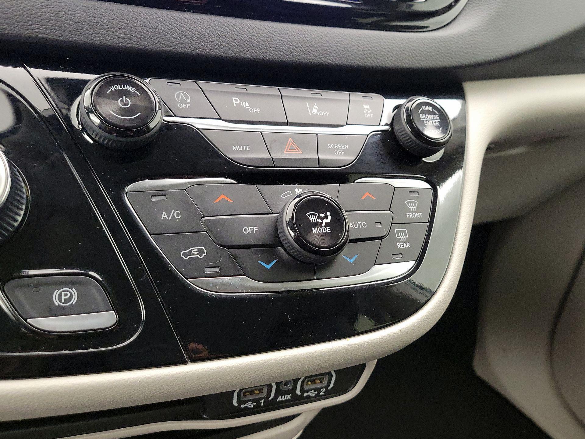 Thumbnail: 2024 Chrysler Pacifica - 16