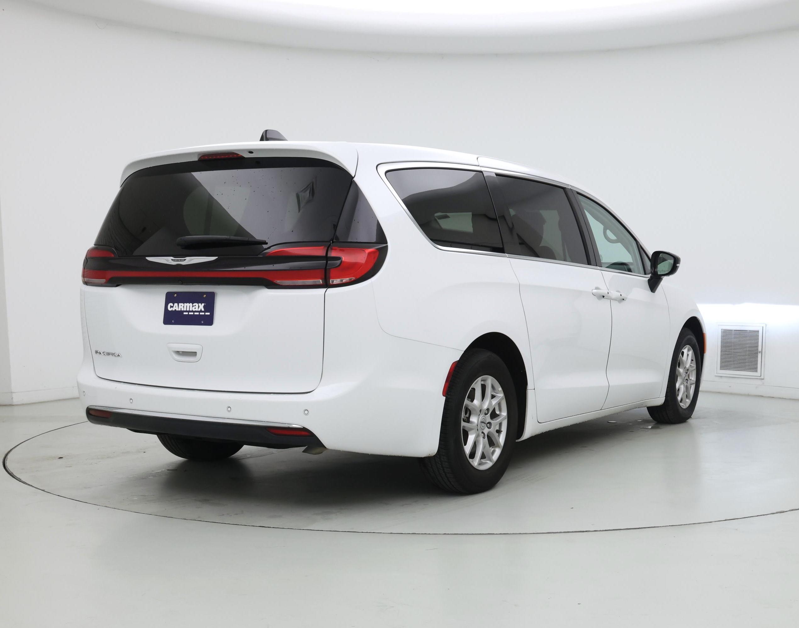 Thumbnail: 2024 Chrysler Pacifica - 8