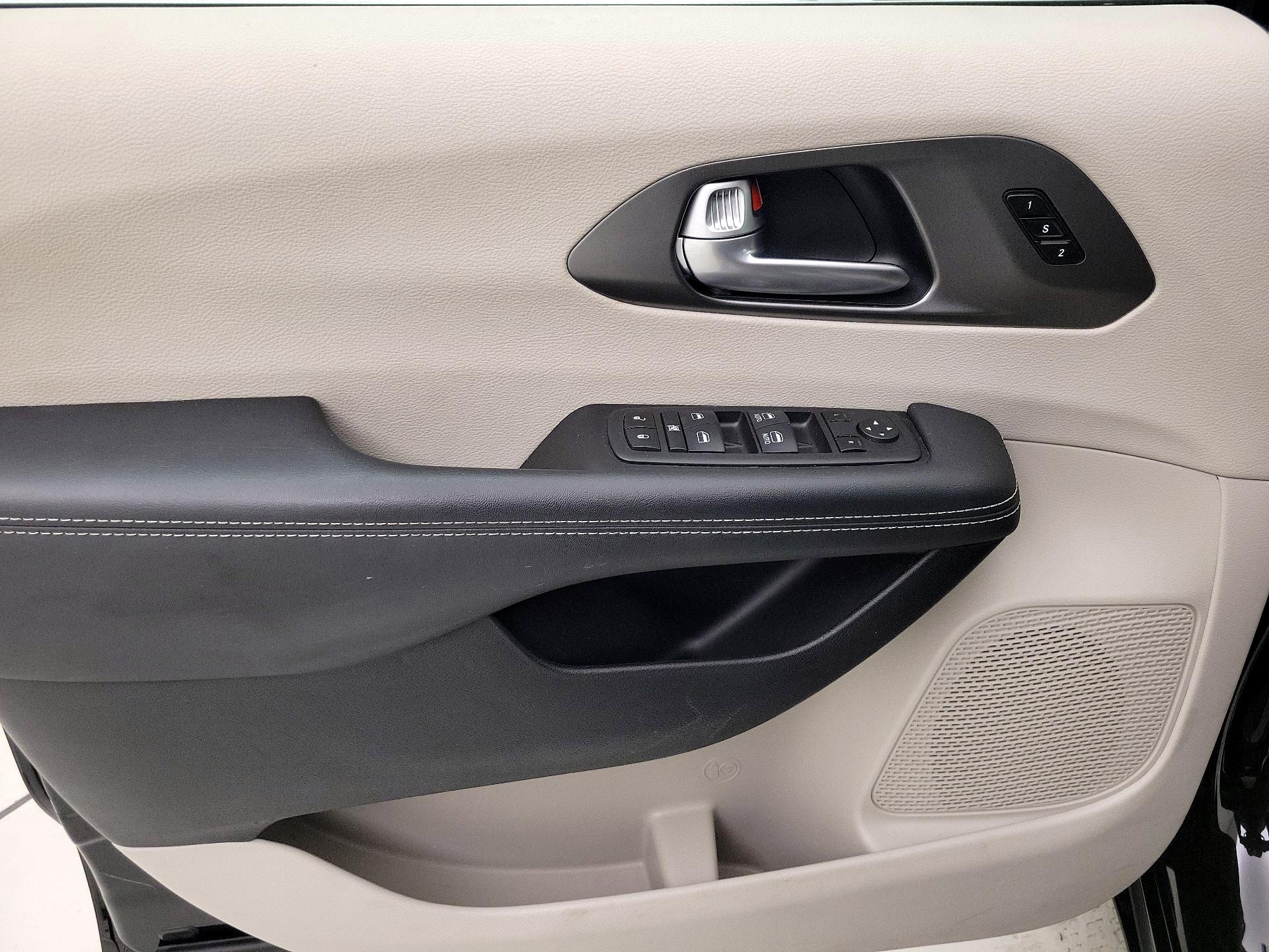 Thumbnail: 2024 Chrysler Pacifica - 12