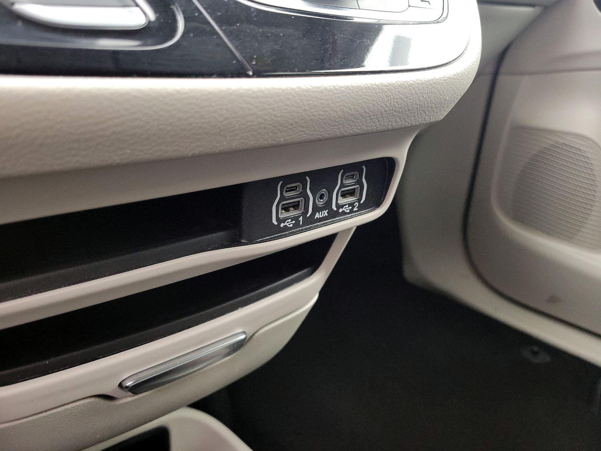 Thumbnail: 2024 Chrysler Pacifica - 18