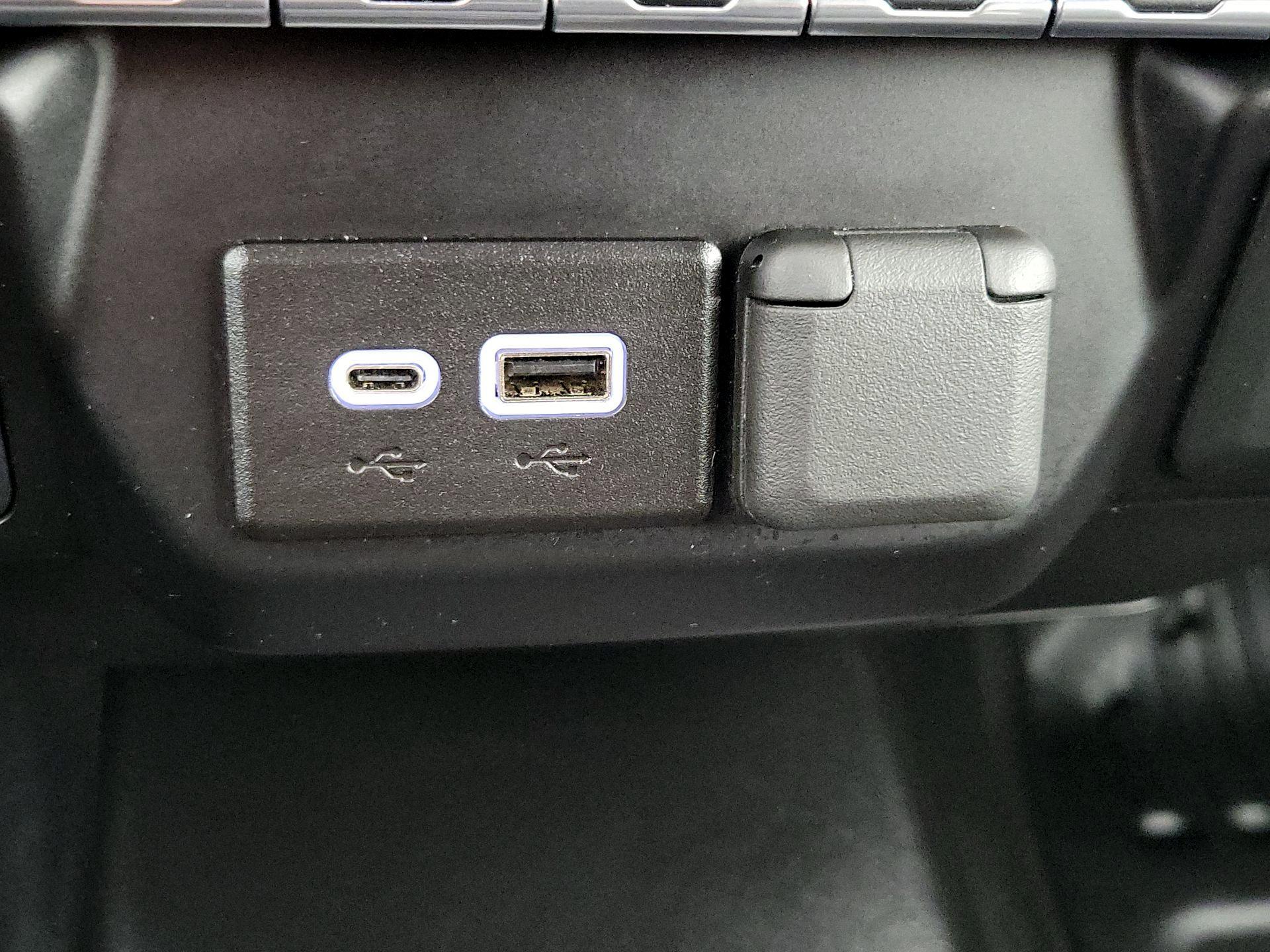 Thumbnail: 2023 Chevrolet Silverado 3500 - 18