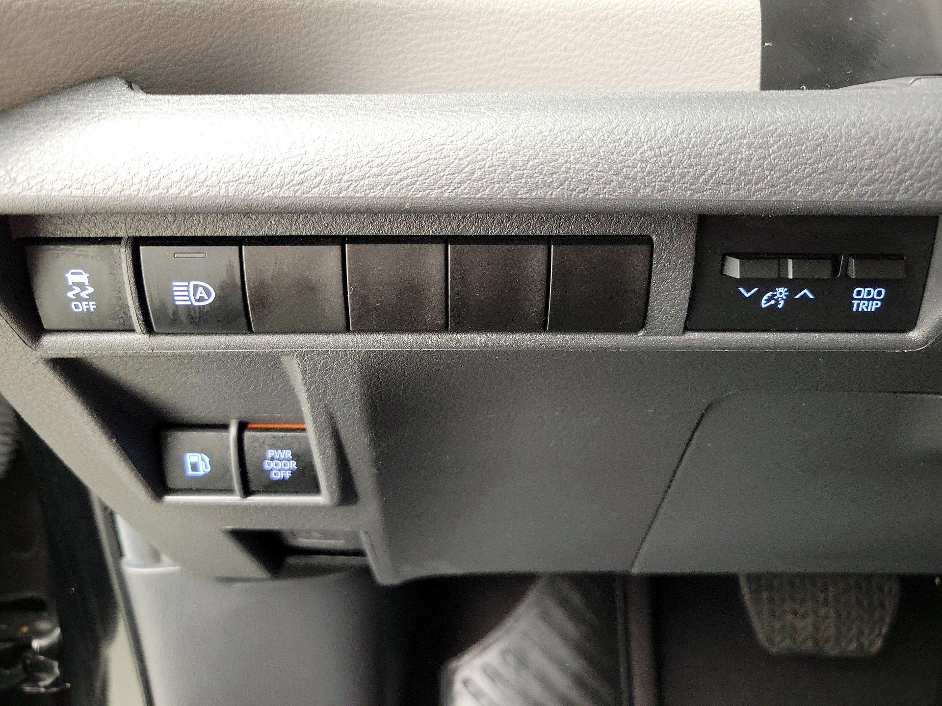 Thumbnail: 2024 Toyota Sienna - 13