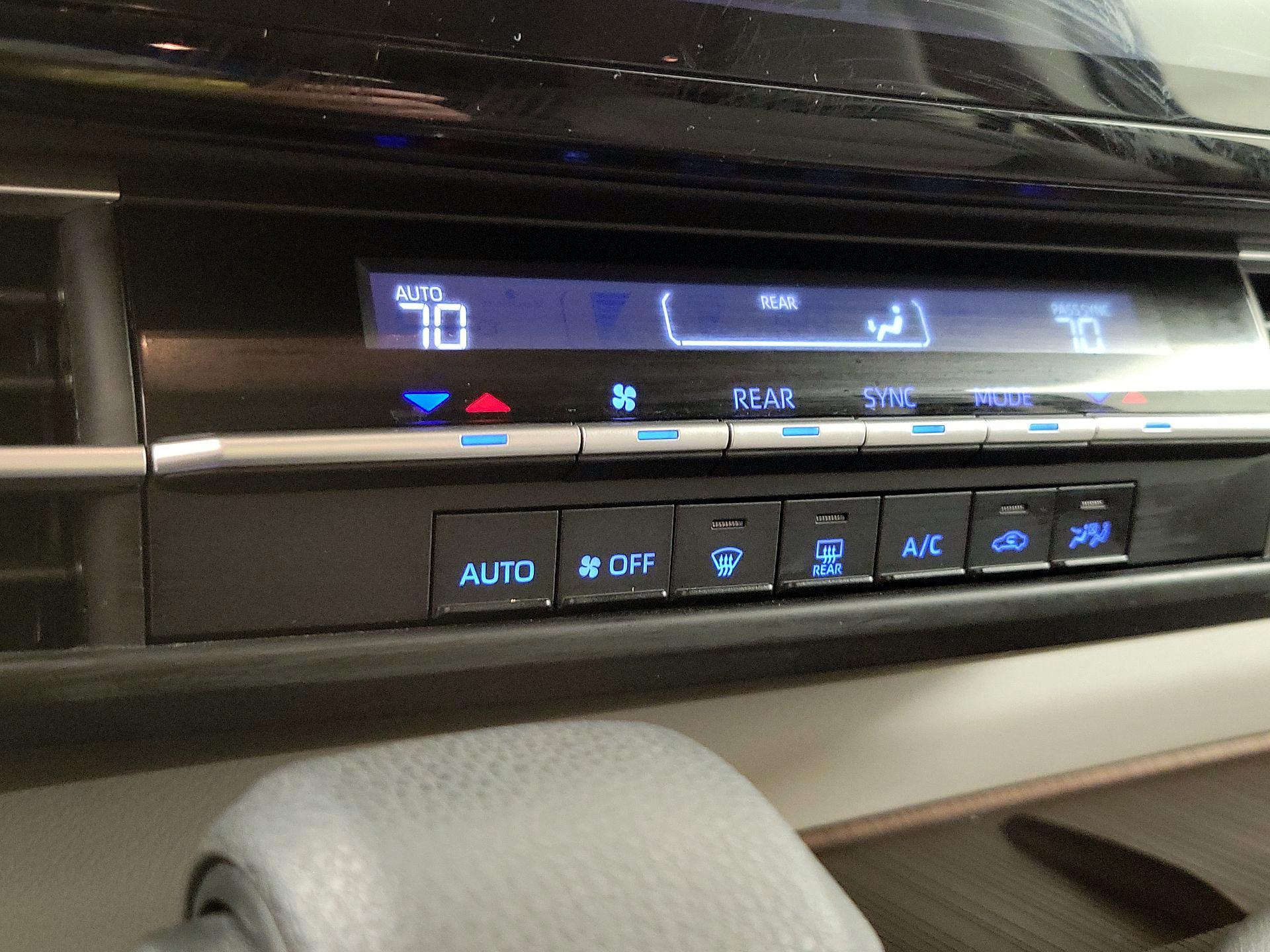 Thumbnail: 2024 Toyota Sienna - 16