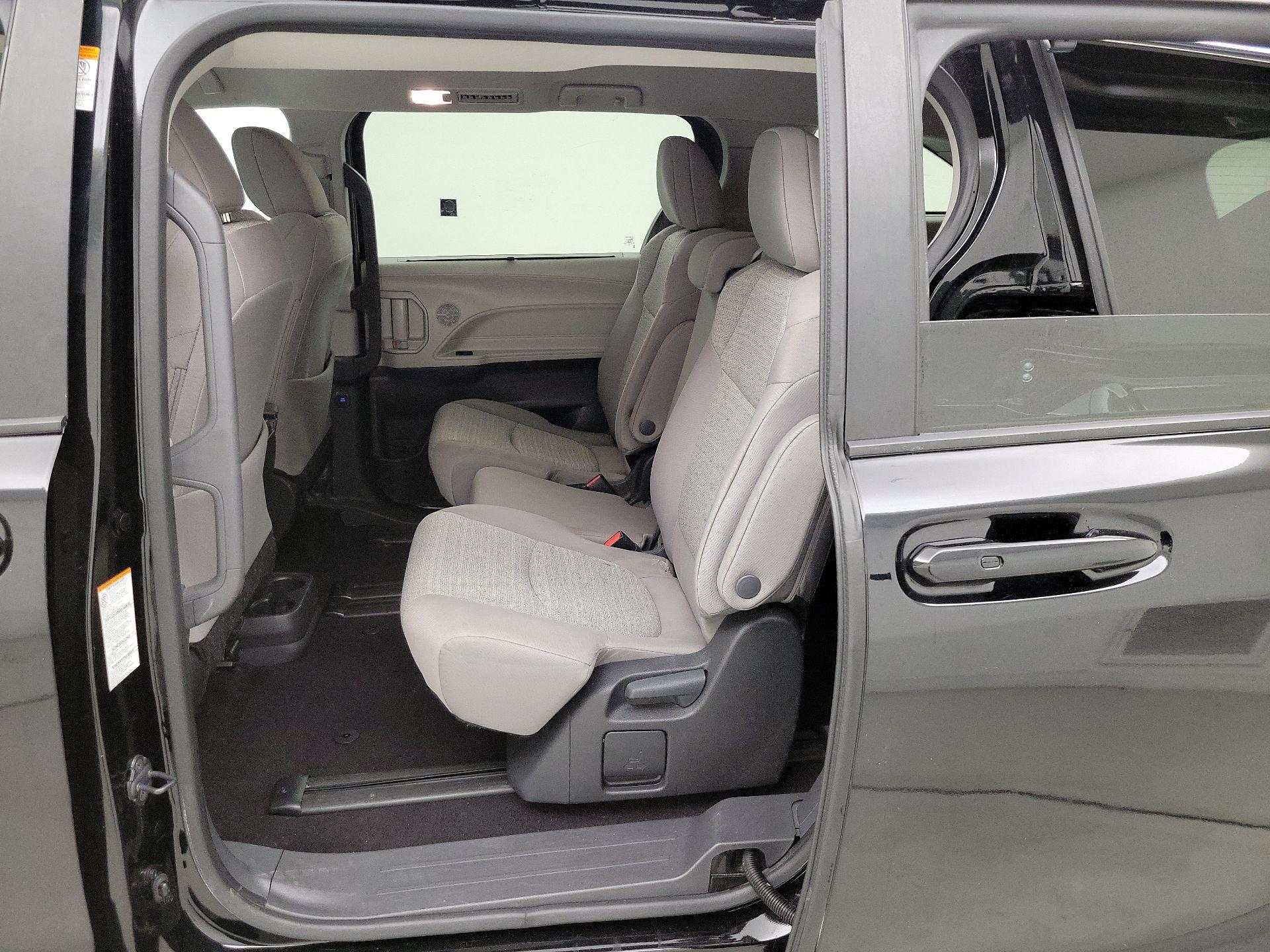 Thumbnail: 2024 Toyota Sienna - 19