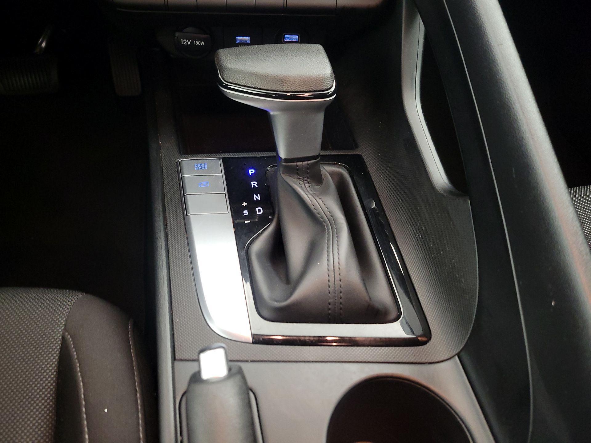 Thumbnail: 2022 Hyundai Elantra - 17