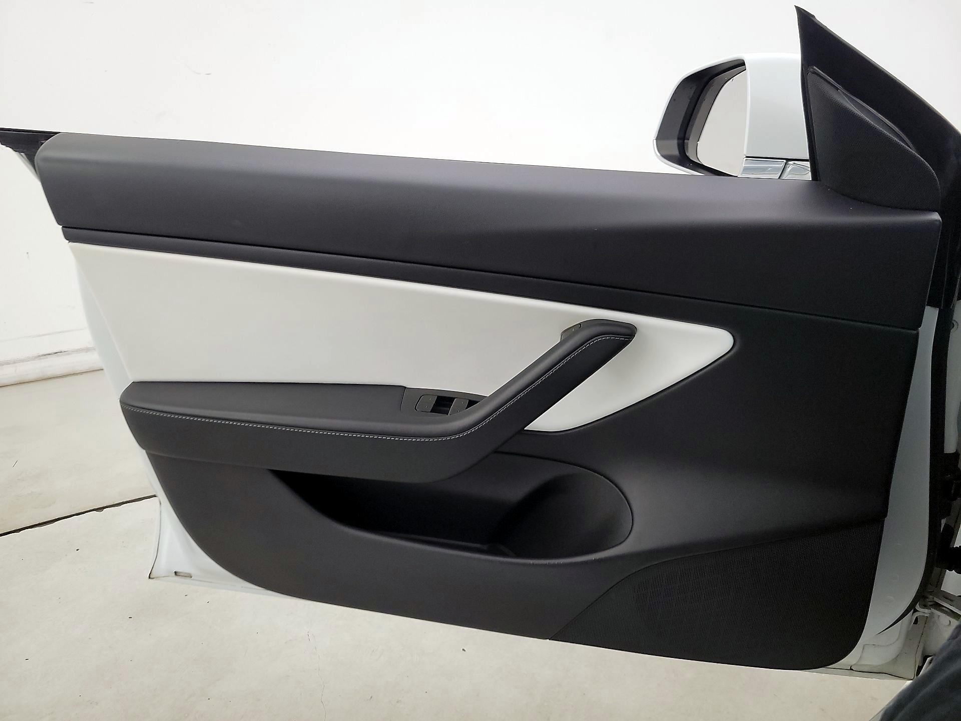 Thumbnail: 2020 Tesla Model 3 - 12