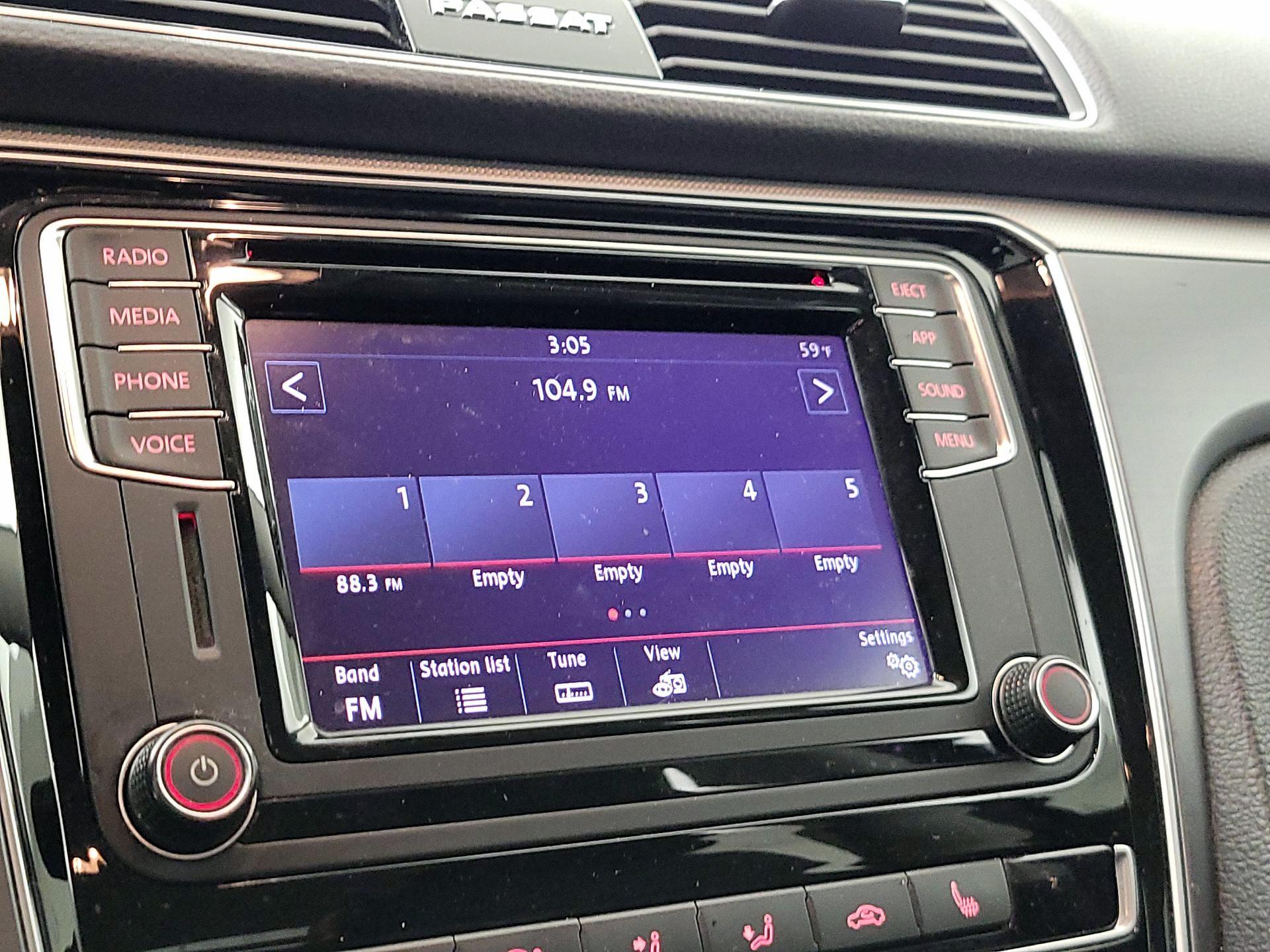 Thumbnail: 2018 Volkswagen Passat - 15