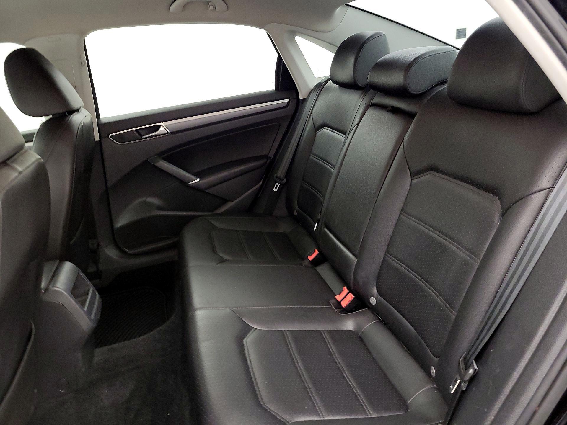 Thumbnail: 2018 Volkswagen Passat - 19