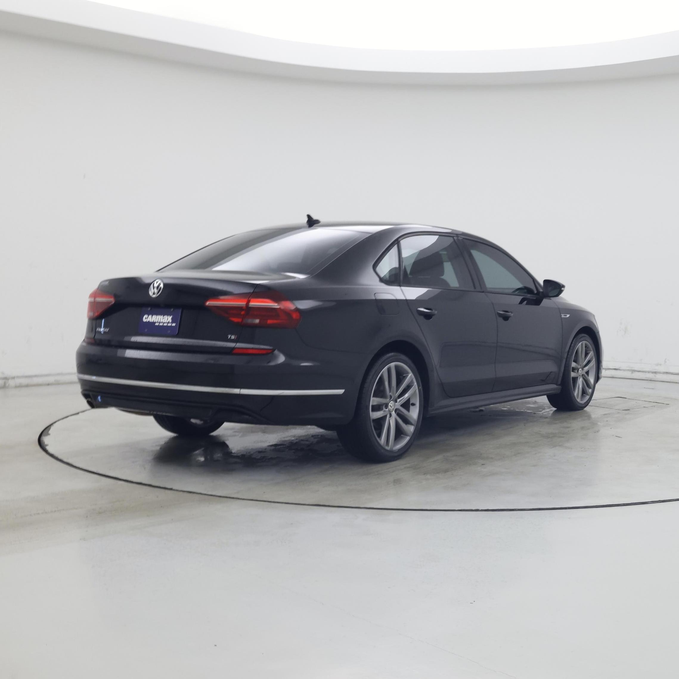 Thumbnail: 2018 Volkswagen Passat - 8