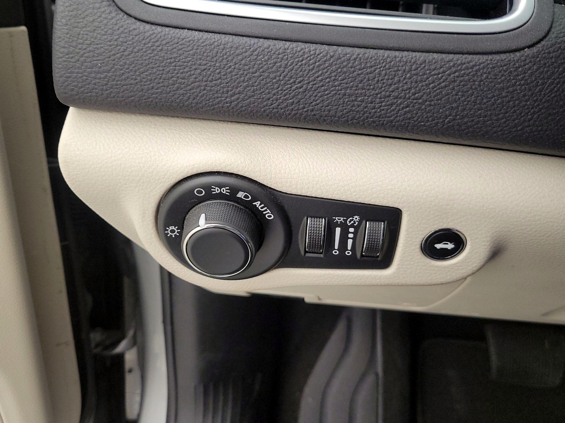 Thumbnail: 2015 Chrysler 200 - 13