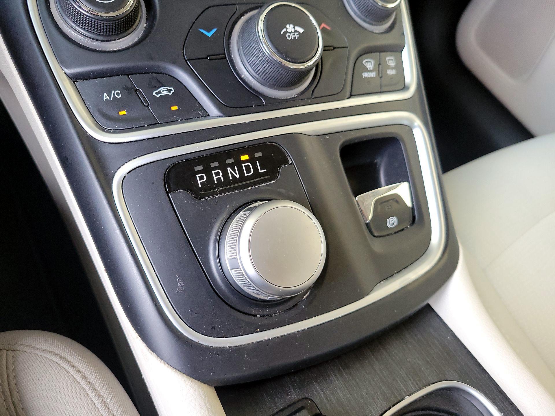 Thumbnail: 2015 Chrysler 200 - 17