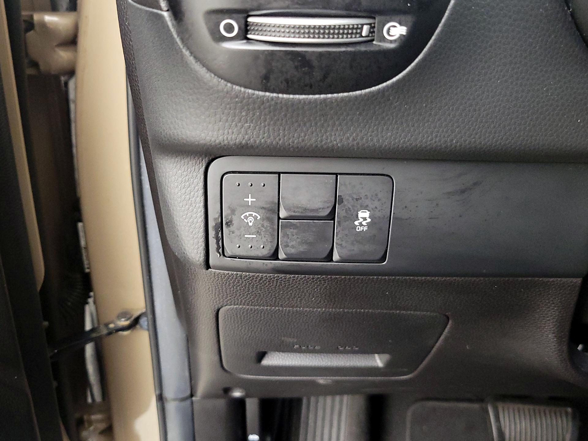 Thumbnail: 2015 Kia Soul - 13