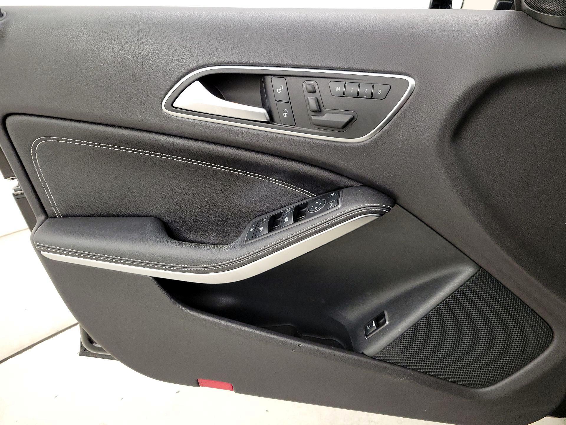 Thumbnail: 2015 Mercedes-Benz GLA - 12