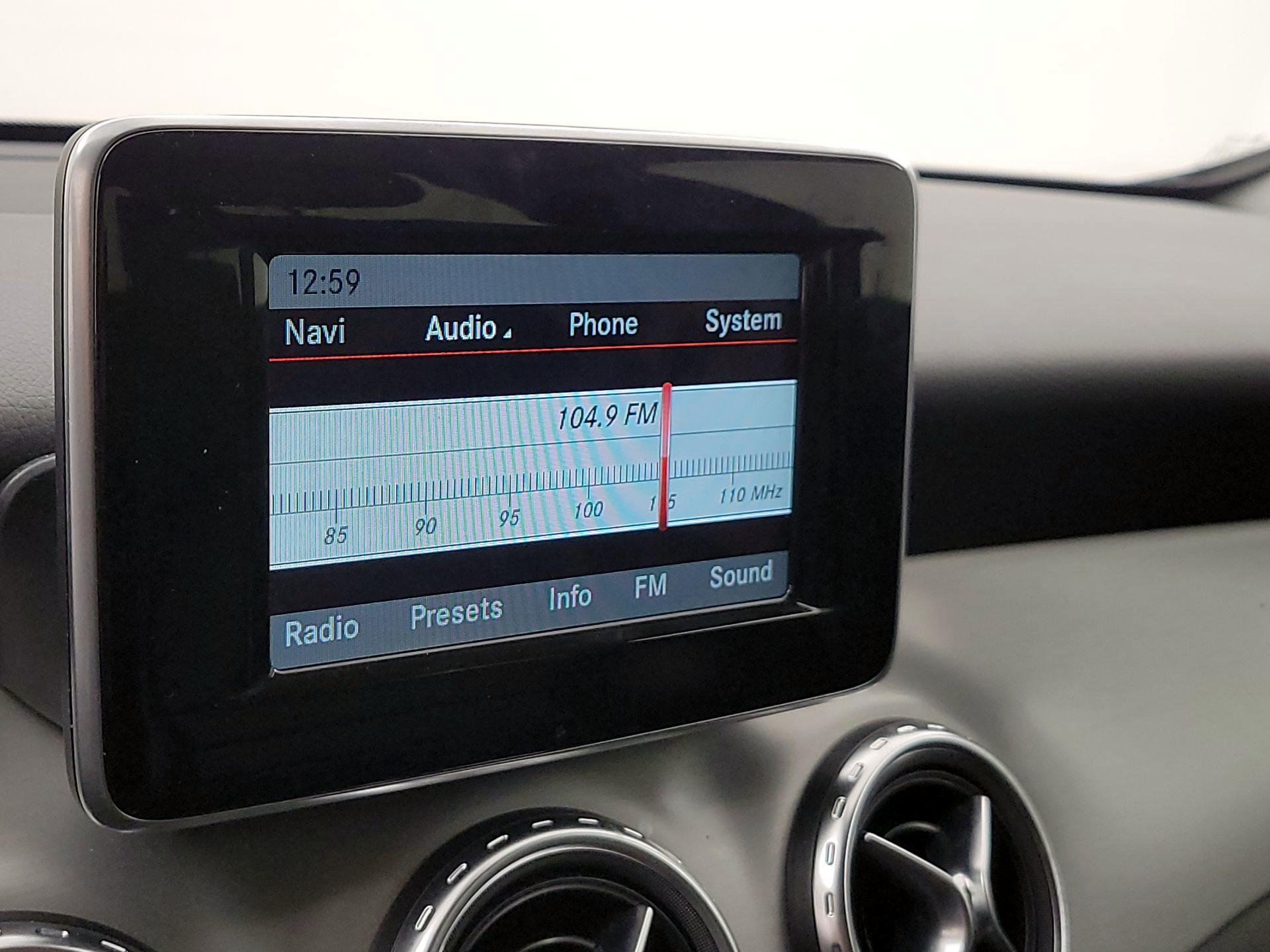 Thumbnail: 2015 Mercedes-Benz GLA - 15