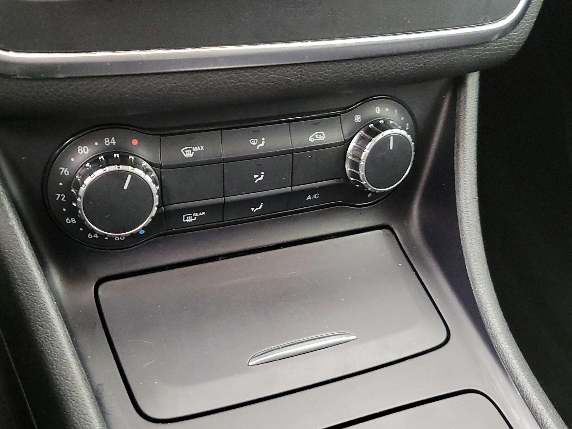 Thumbnail: 2015 Mercedes-Benz GLA - 16