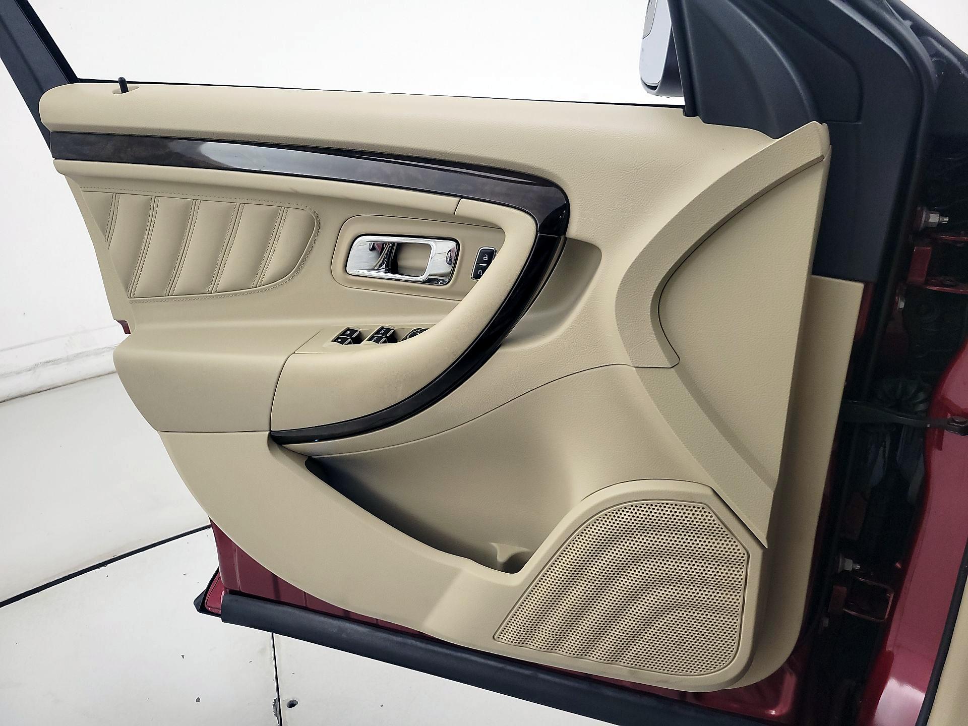 Thumbnail: 2014 Ford Taurus - 12