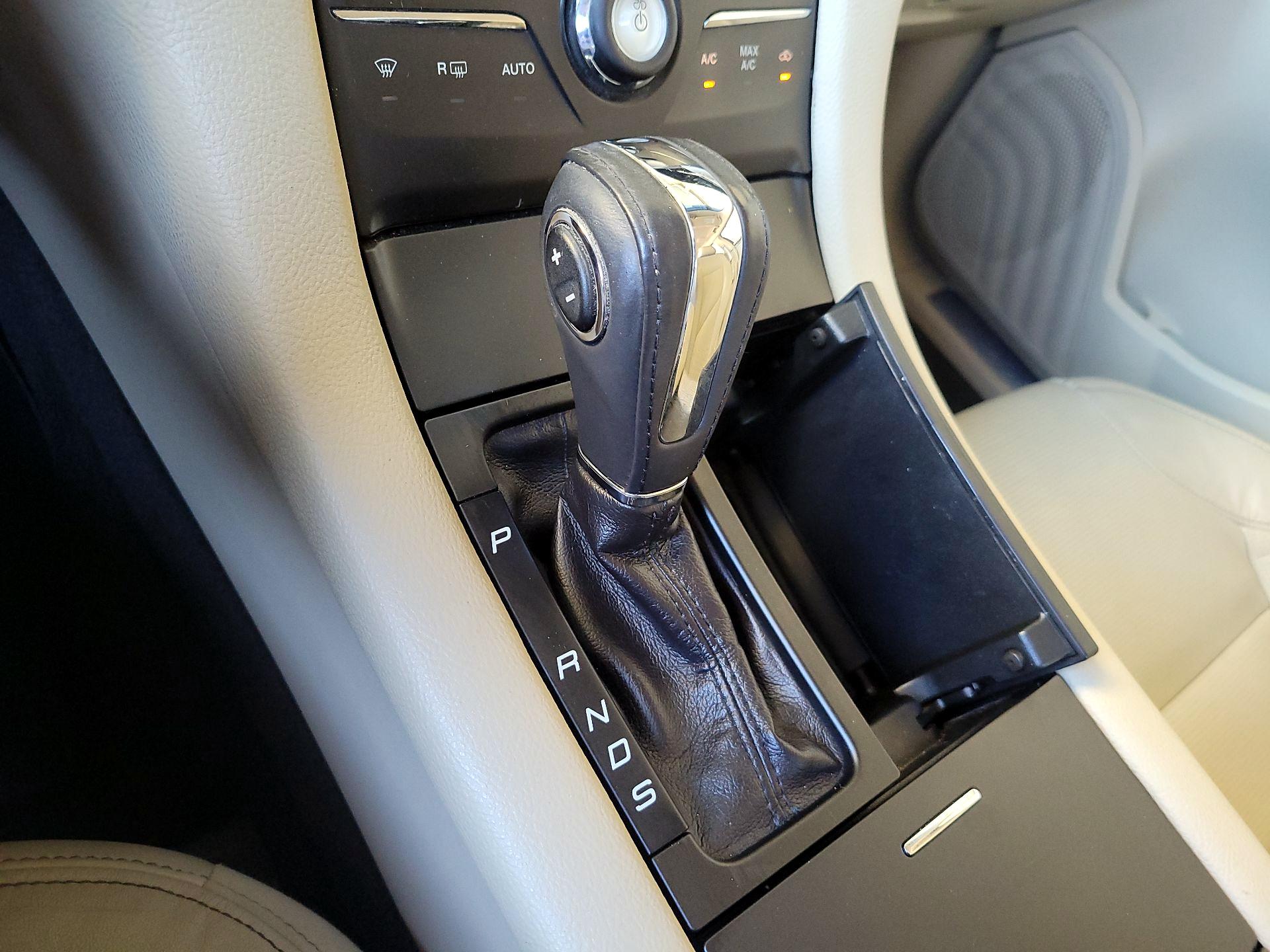 Thumbnail: 2014 Ford Taurus - 18