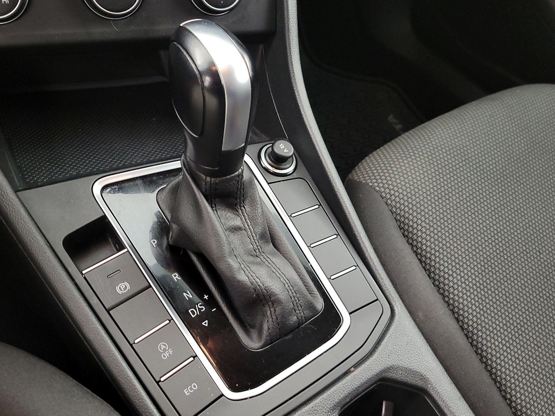 Thumbnail: 2021 Volkswagen Jetta - 17