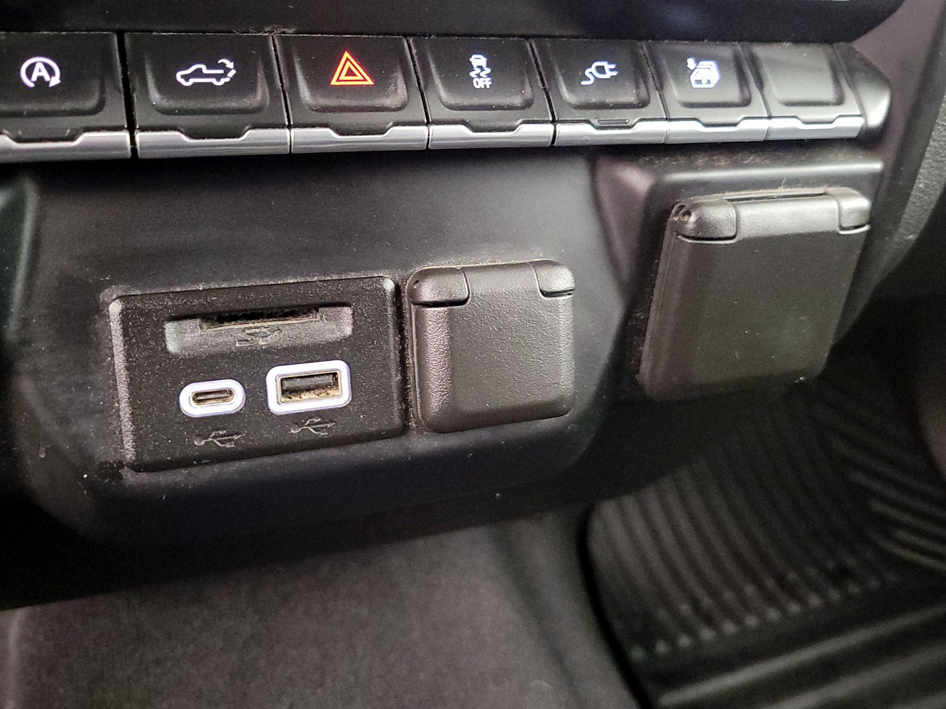 Thumbnail: 2019 Chevrolet Silverado 1500 - 19