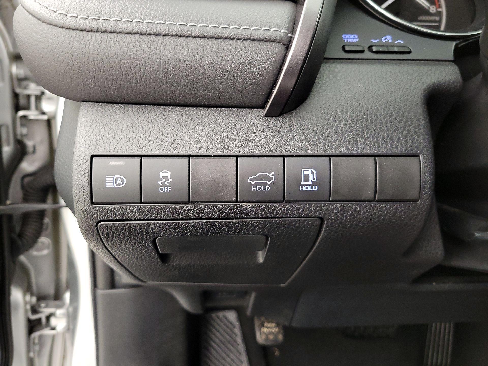 Thumbnail: 2020 Toyota Camry - 13