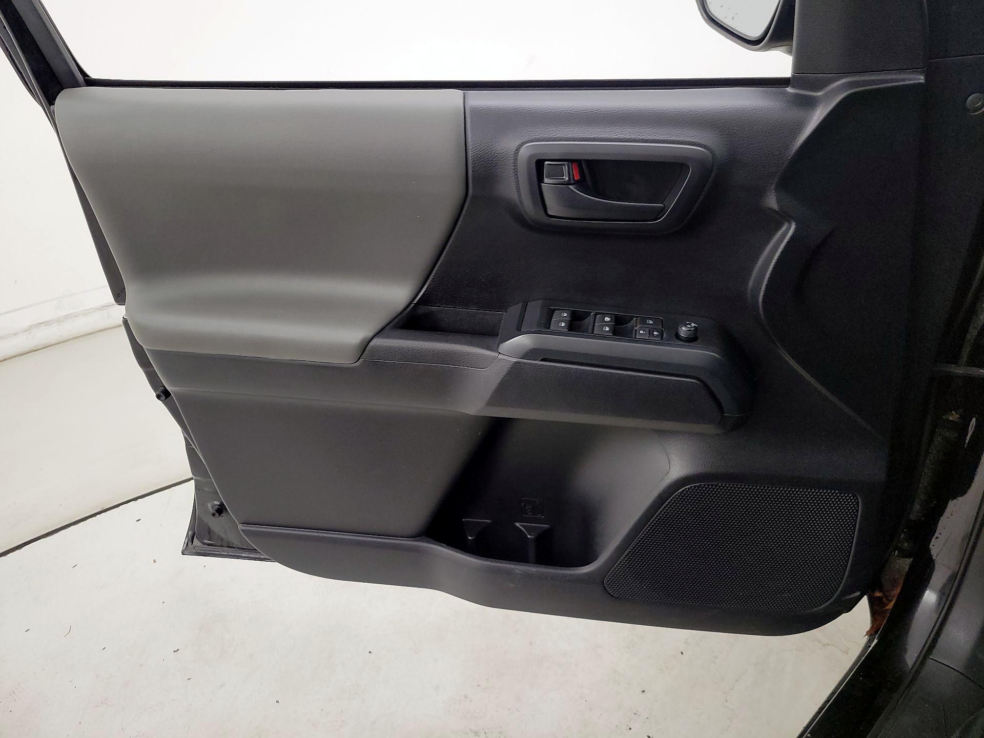 Thumbnail: 2020 Toyota Tacoma - 12