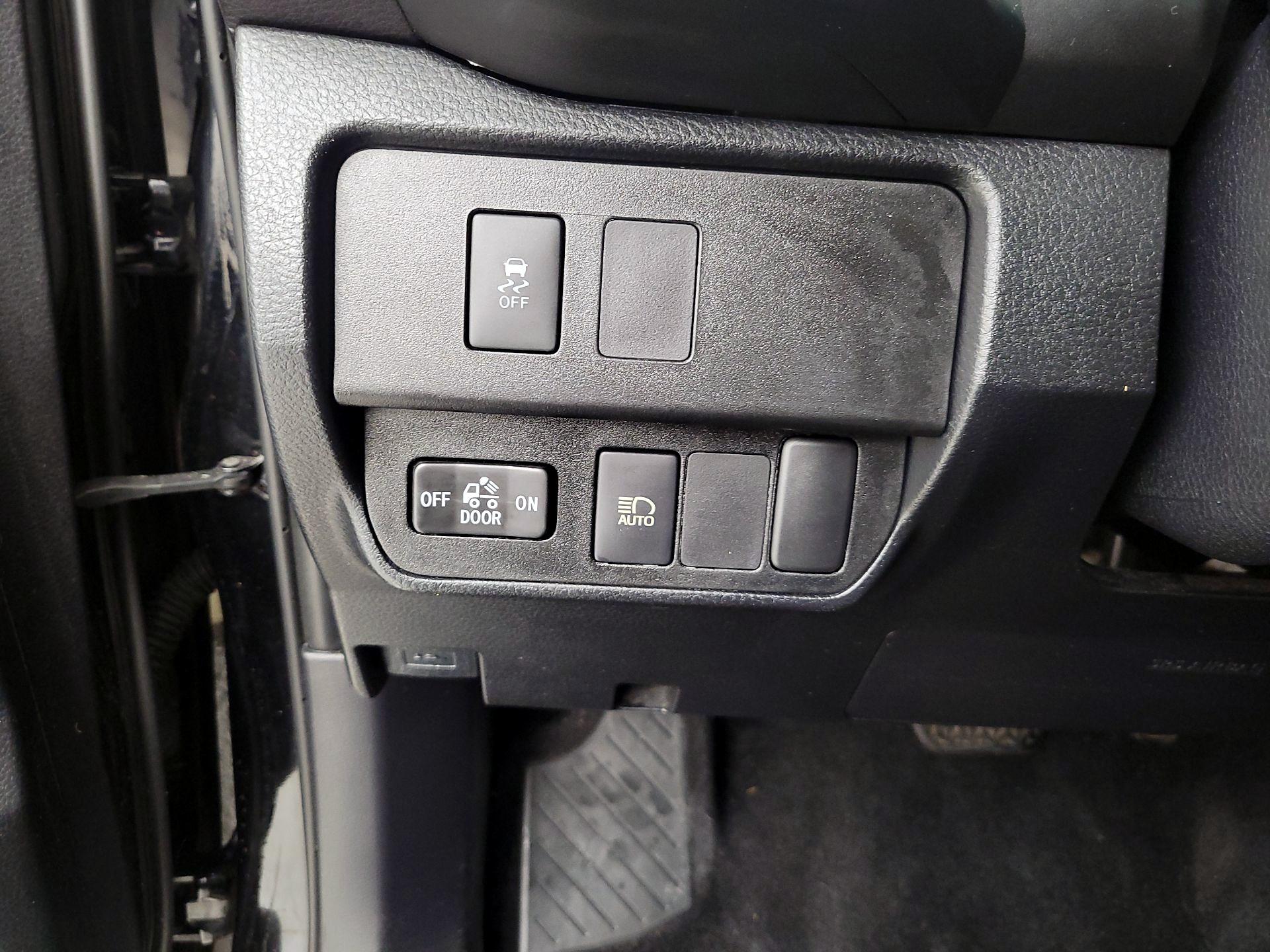 Thumbnail: 2020 Toyota Tacoma - 13