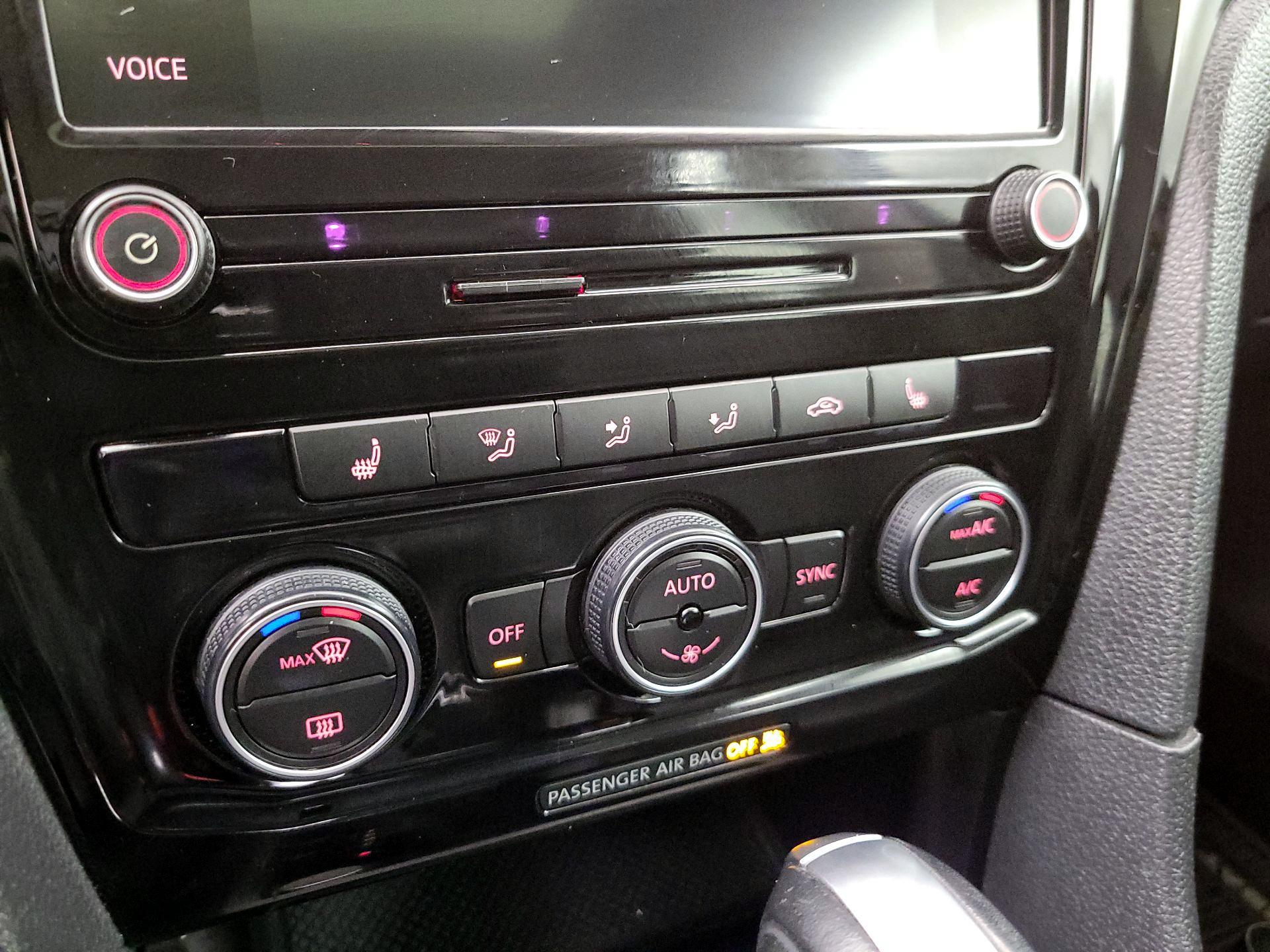 Thumbnail: 2020 Volkswagen Passat - 17