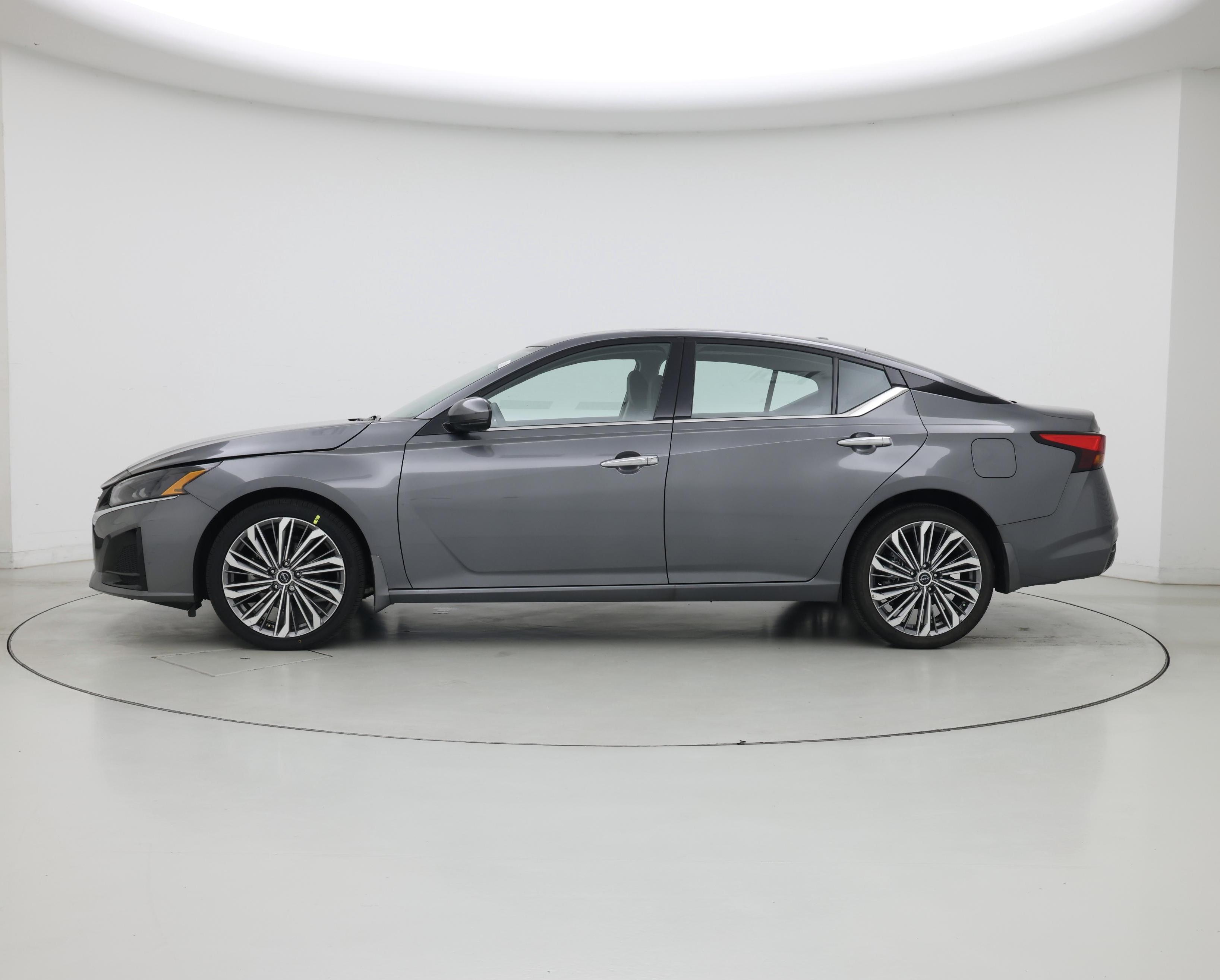 Thumbnail: 2023 Nissan Altima - 3