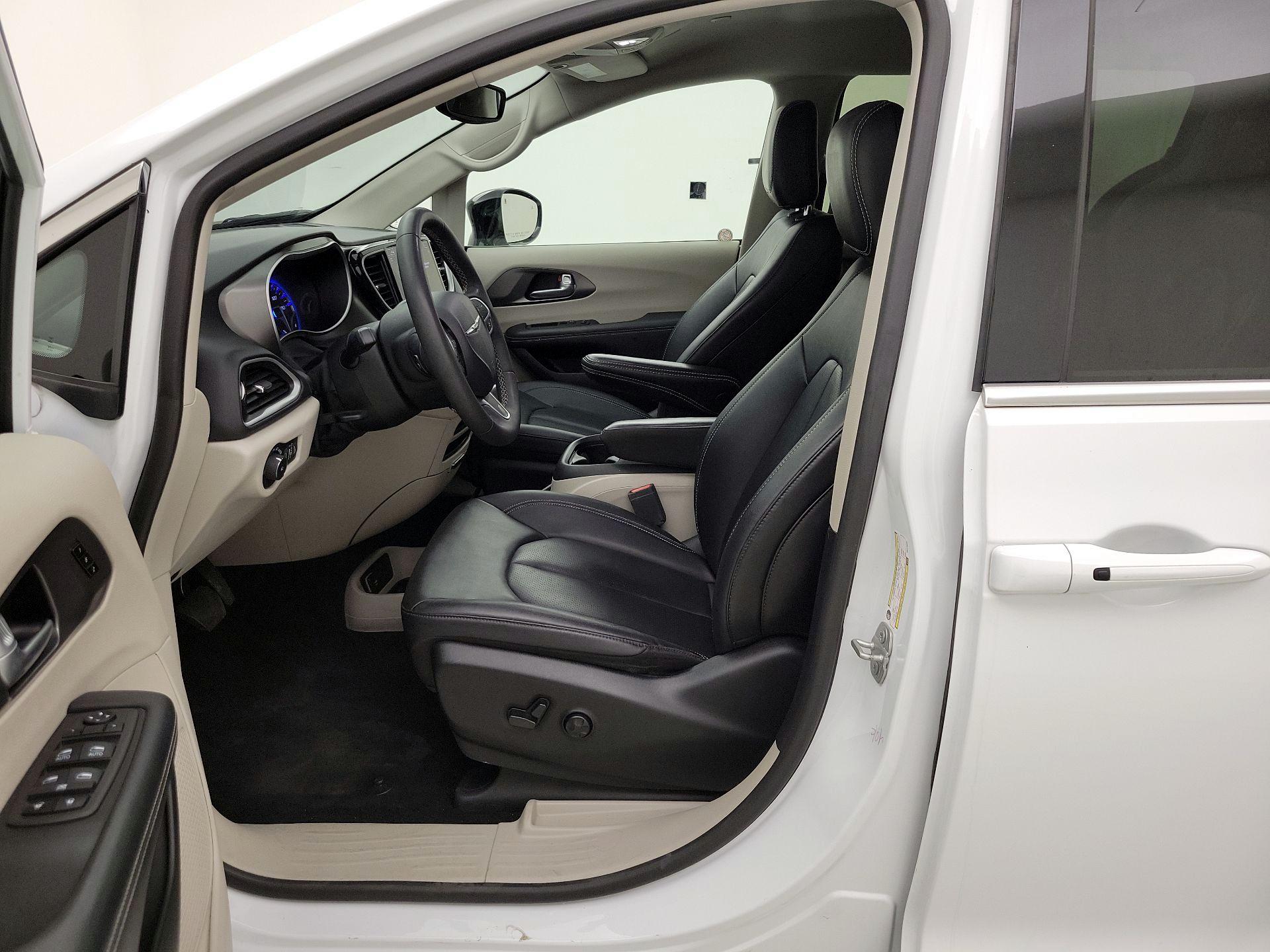 Thumbnail: 2024 Chrysler Pacifica - 11