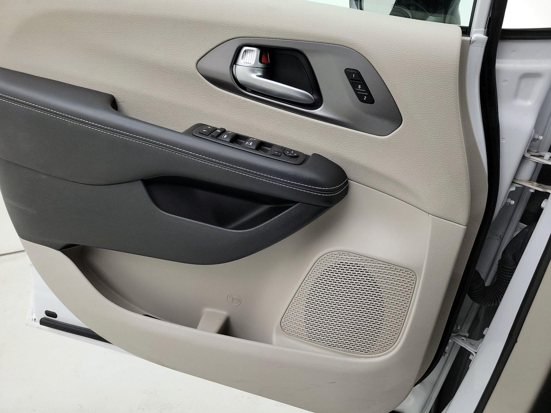 Thumbnail: 2024 Chrysler Pacifica - 12