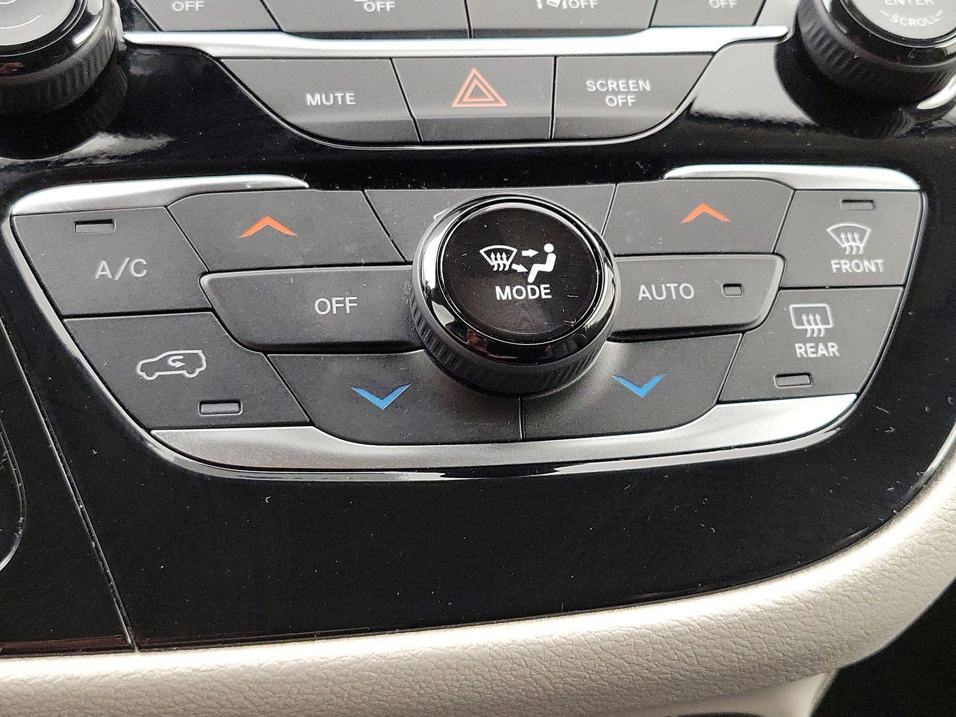 Thumbnail: 2024 Chrysler Pacifica - 16