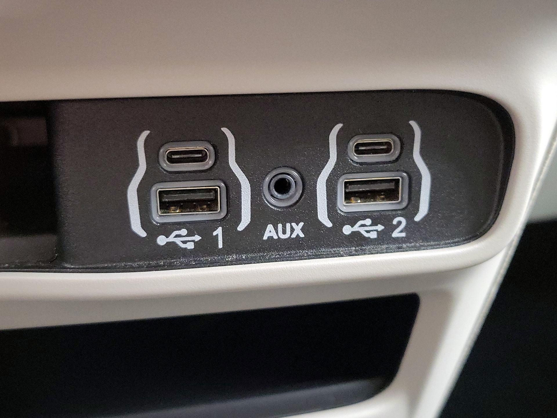 Thumbnail: 2024 Chrysler Pacifica - 18