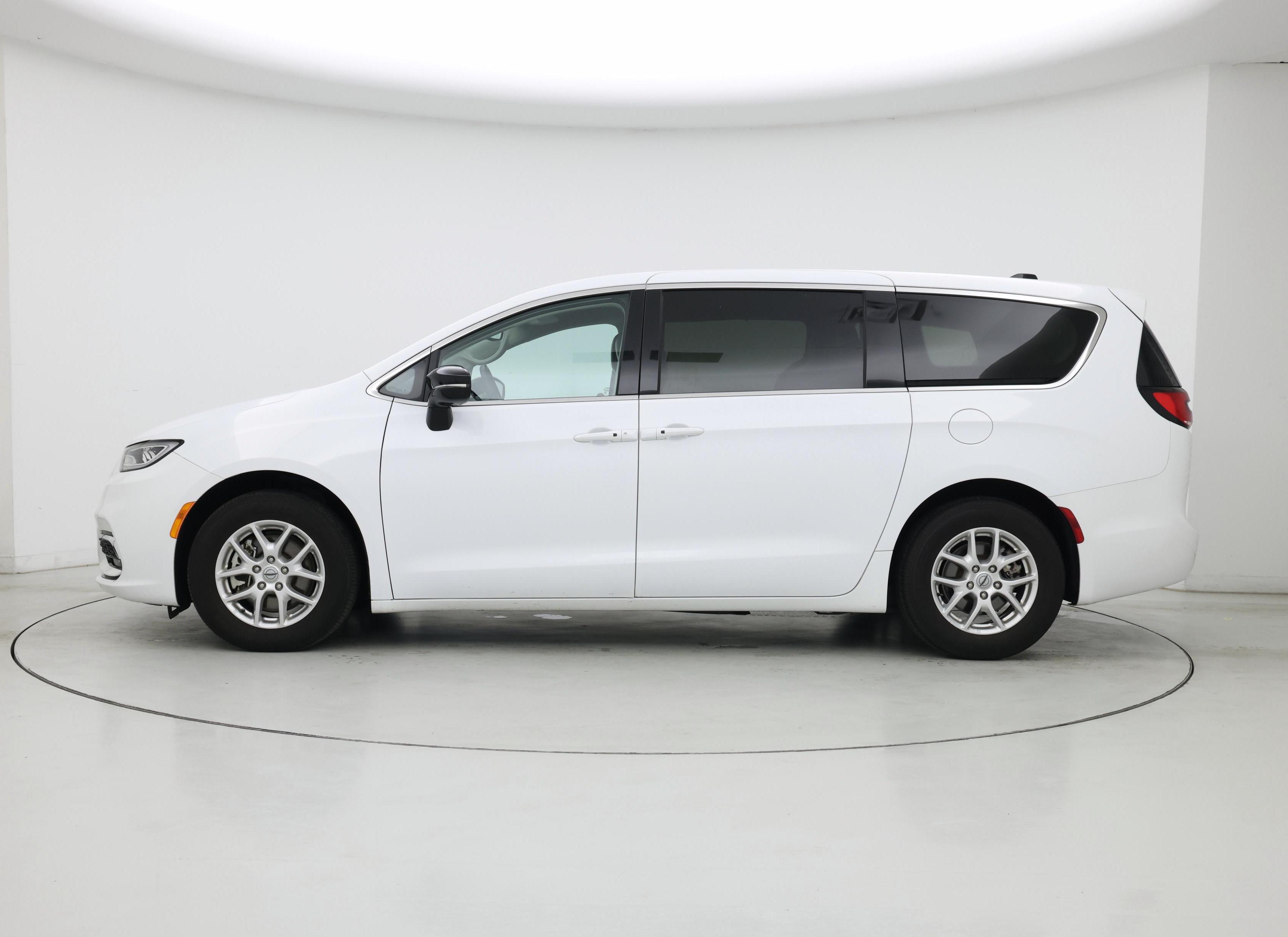 Thumbnail: 2024 Chrysler Pacifica - 3