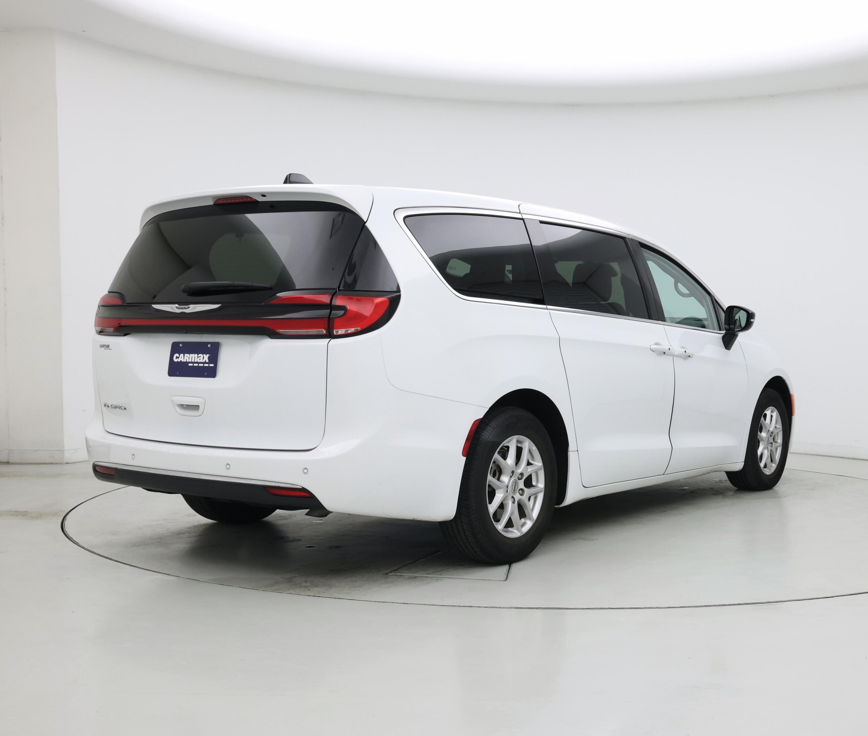 Thumbnail: 2024 Chrysler Pacifica - 8