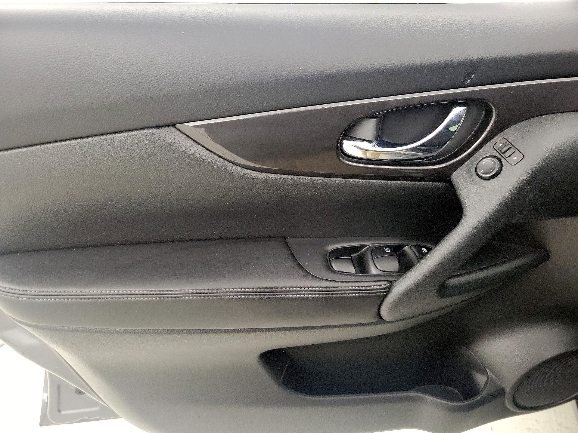 Thumbnail: 2020 Nissan Rogue - 12