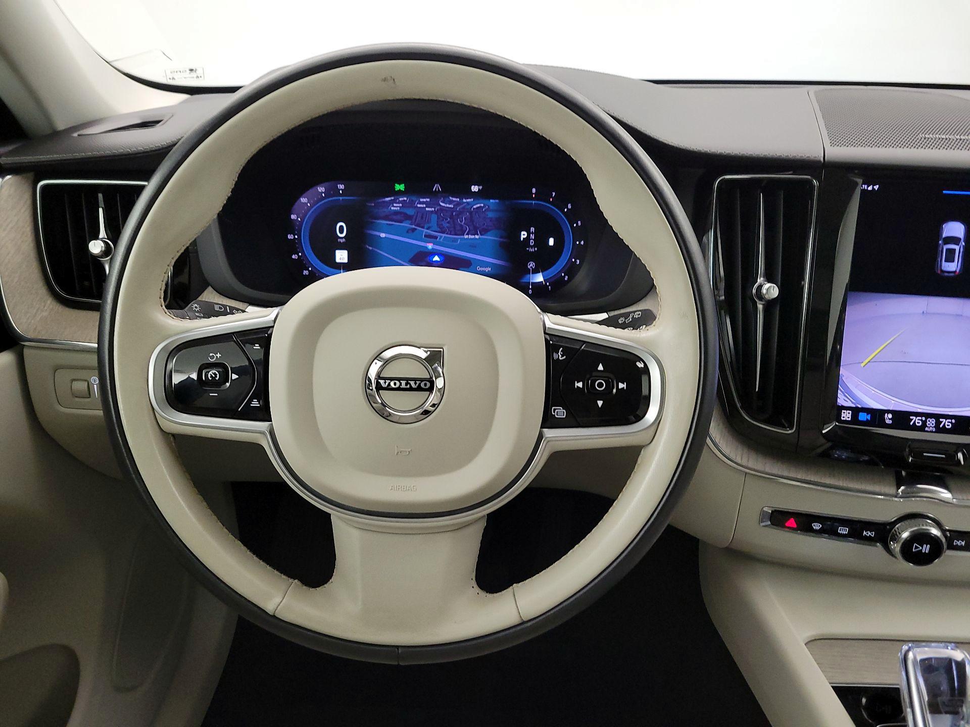 Thumbnail: 2022 Volvo XC60 - 10