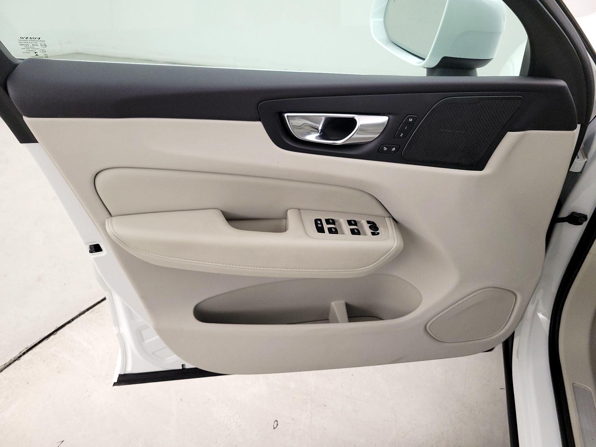 Thumbnail: 2022 Volvo XC60 - 12