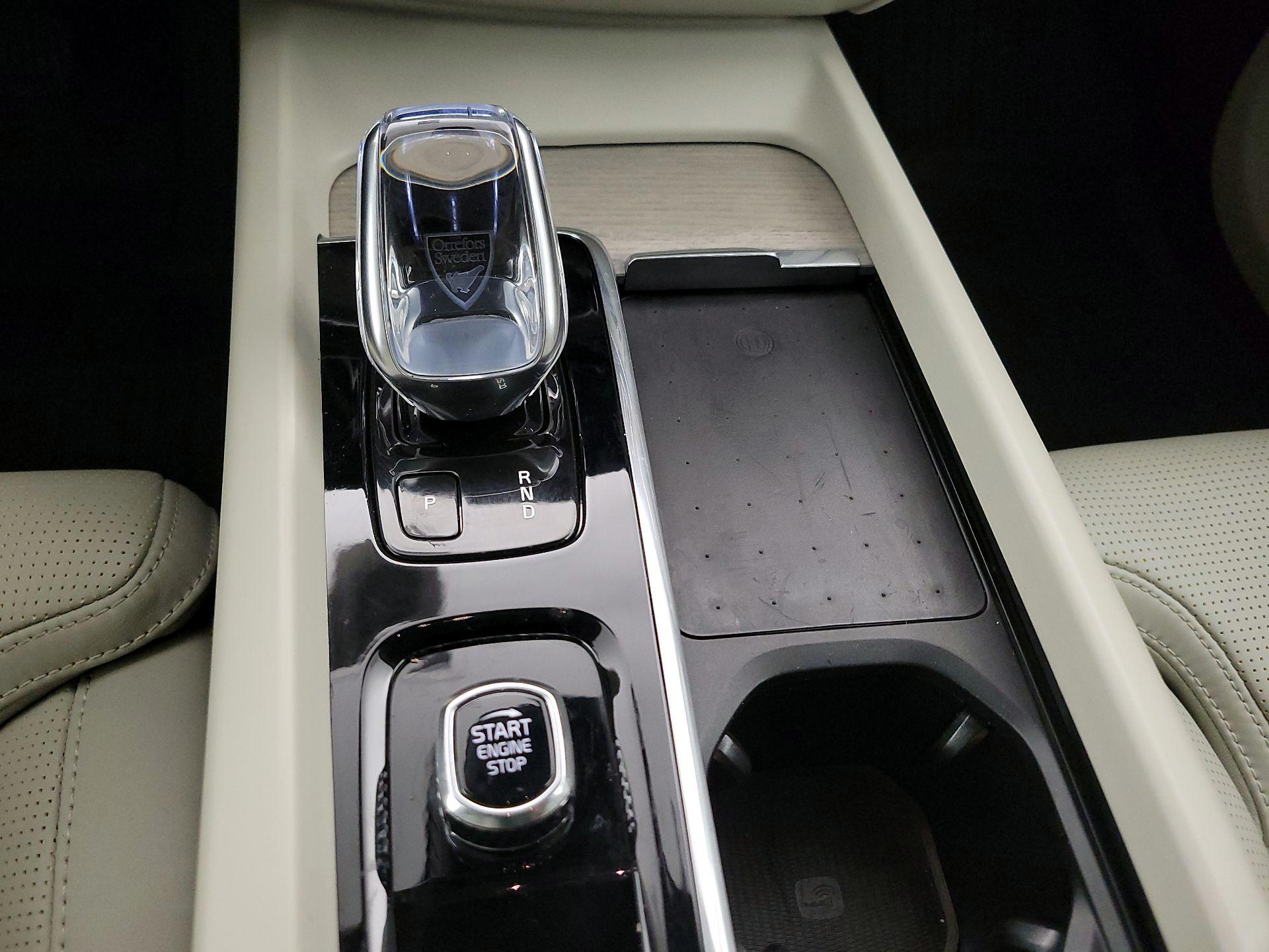 Thumbnail: 2022 Volvo XC60 - 18