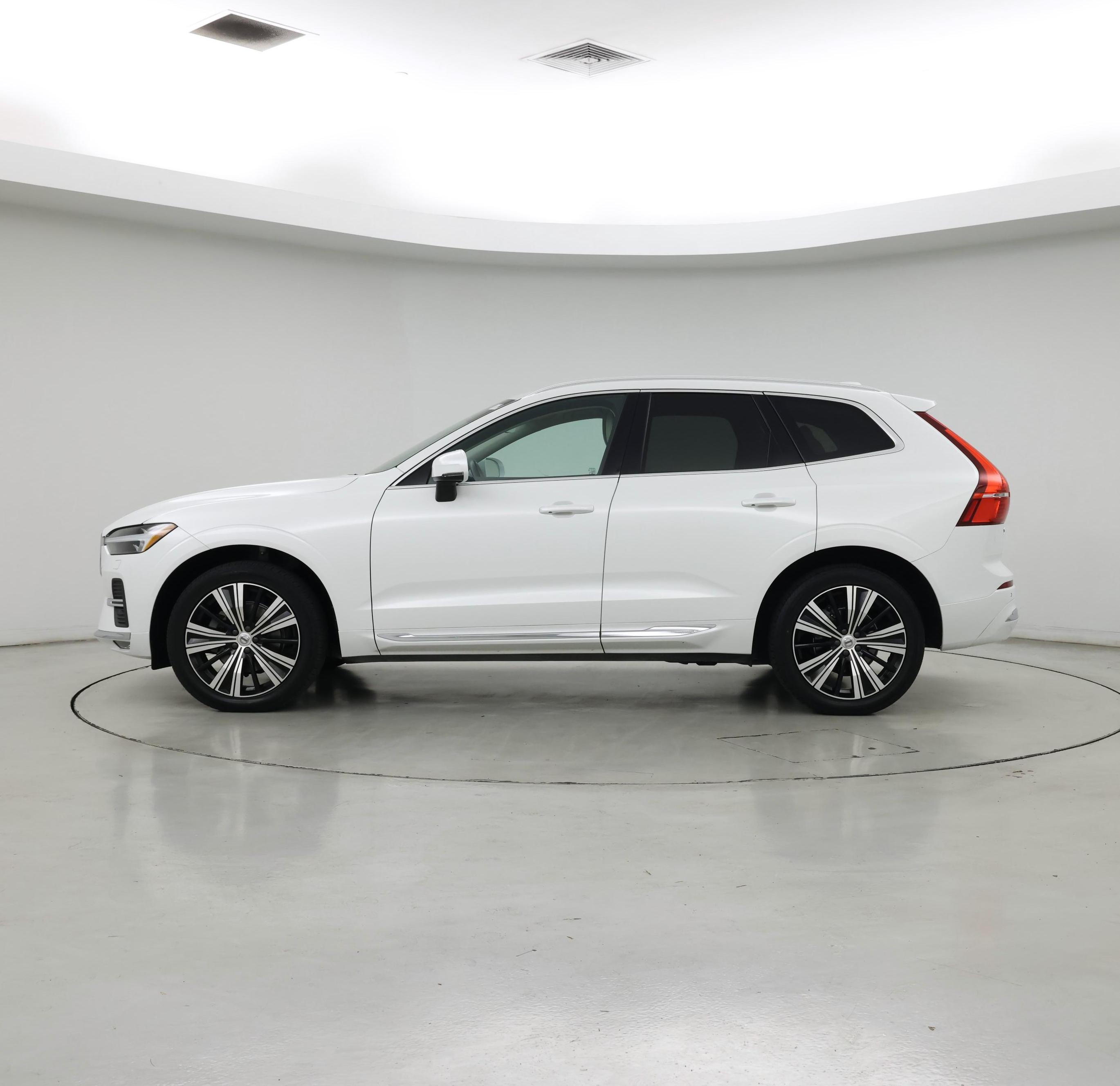 Thumbnail: 2022 Volvo XC60 - 3
