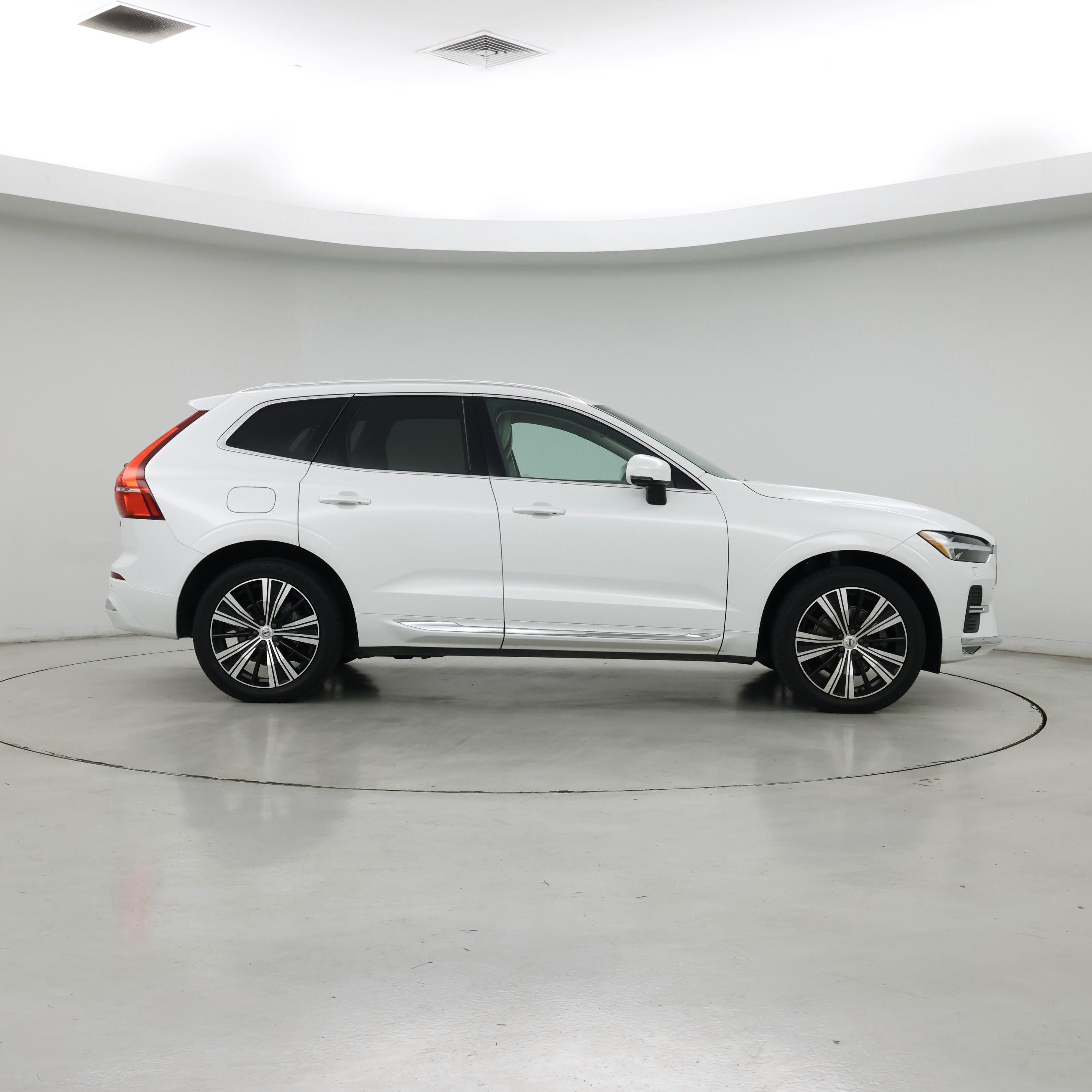 Thumbnail: 2022 Volvo XC60 - 7