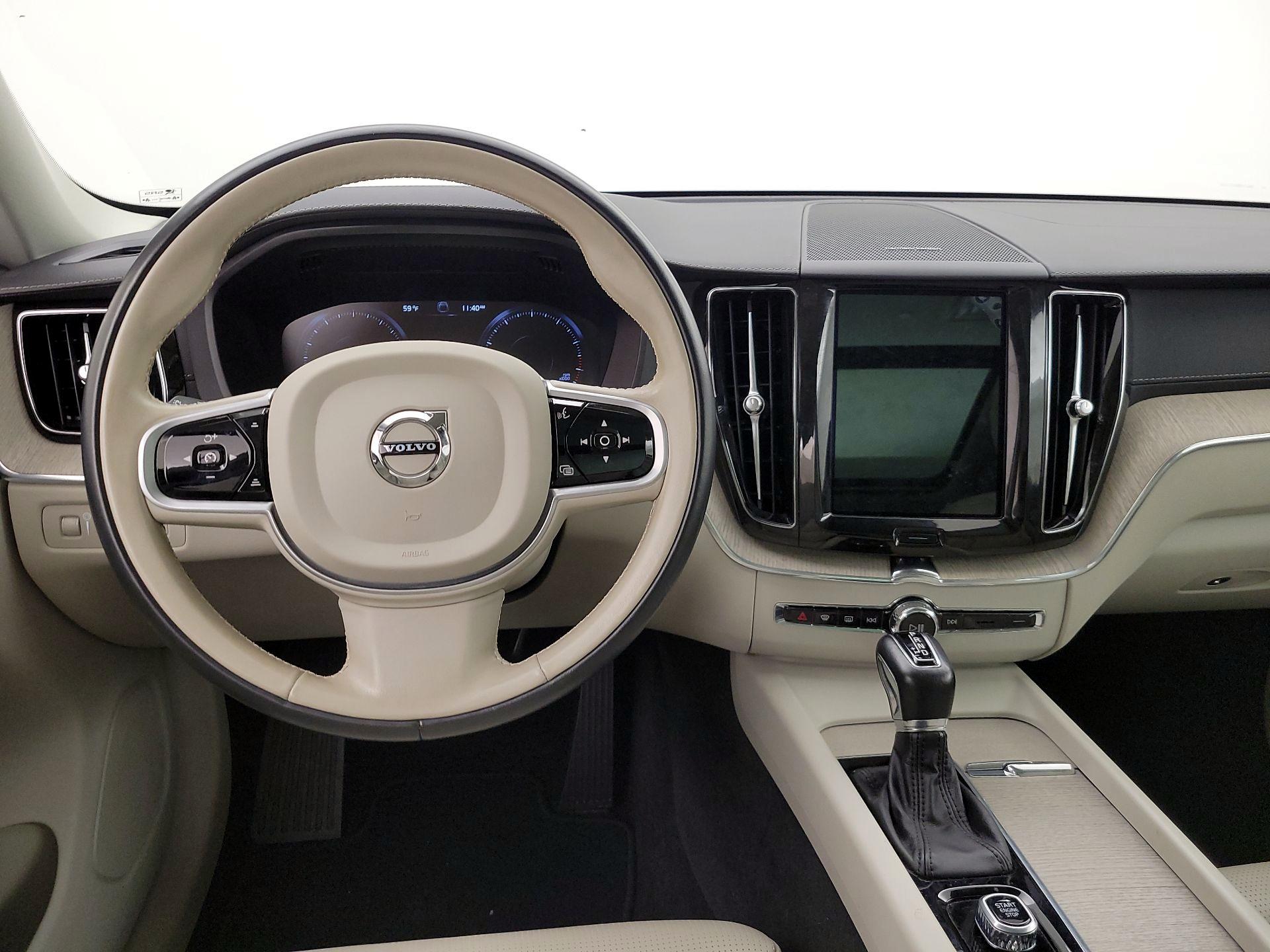 Thumbnail: 2021 Volvo XC60 - 10