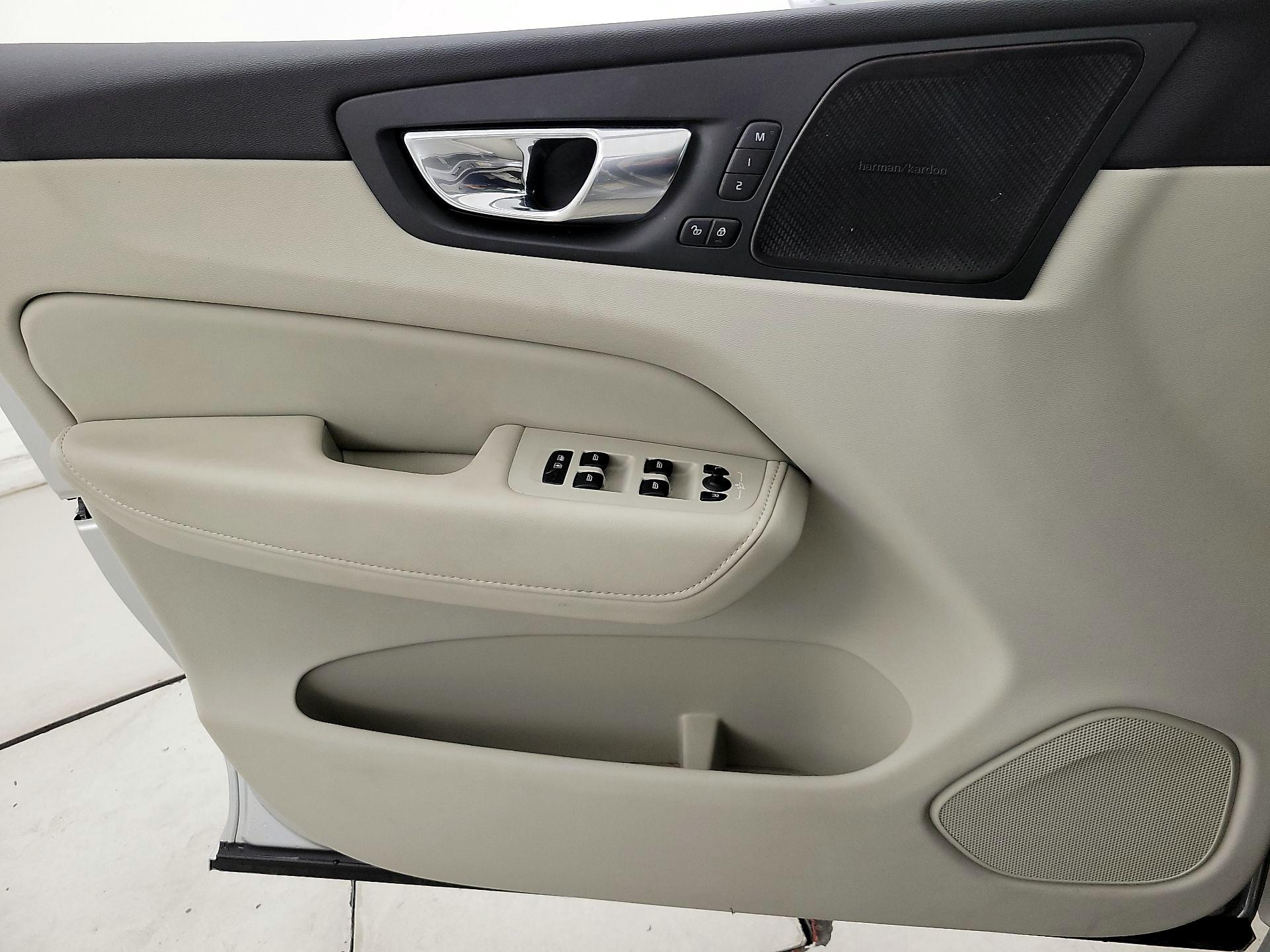 Thumbnail: 2021 Volvo XC60 - 12