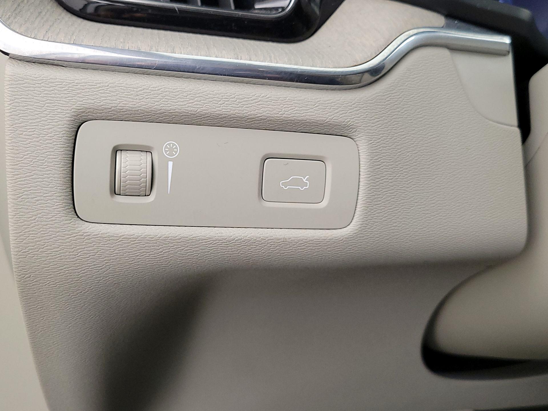 Thumbnail: 2021 Volvo XC60 - 13