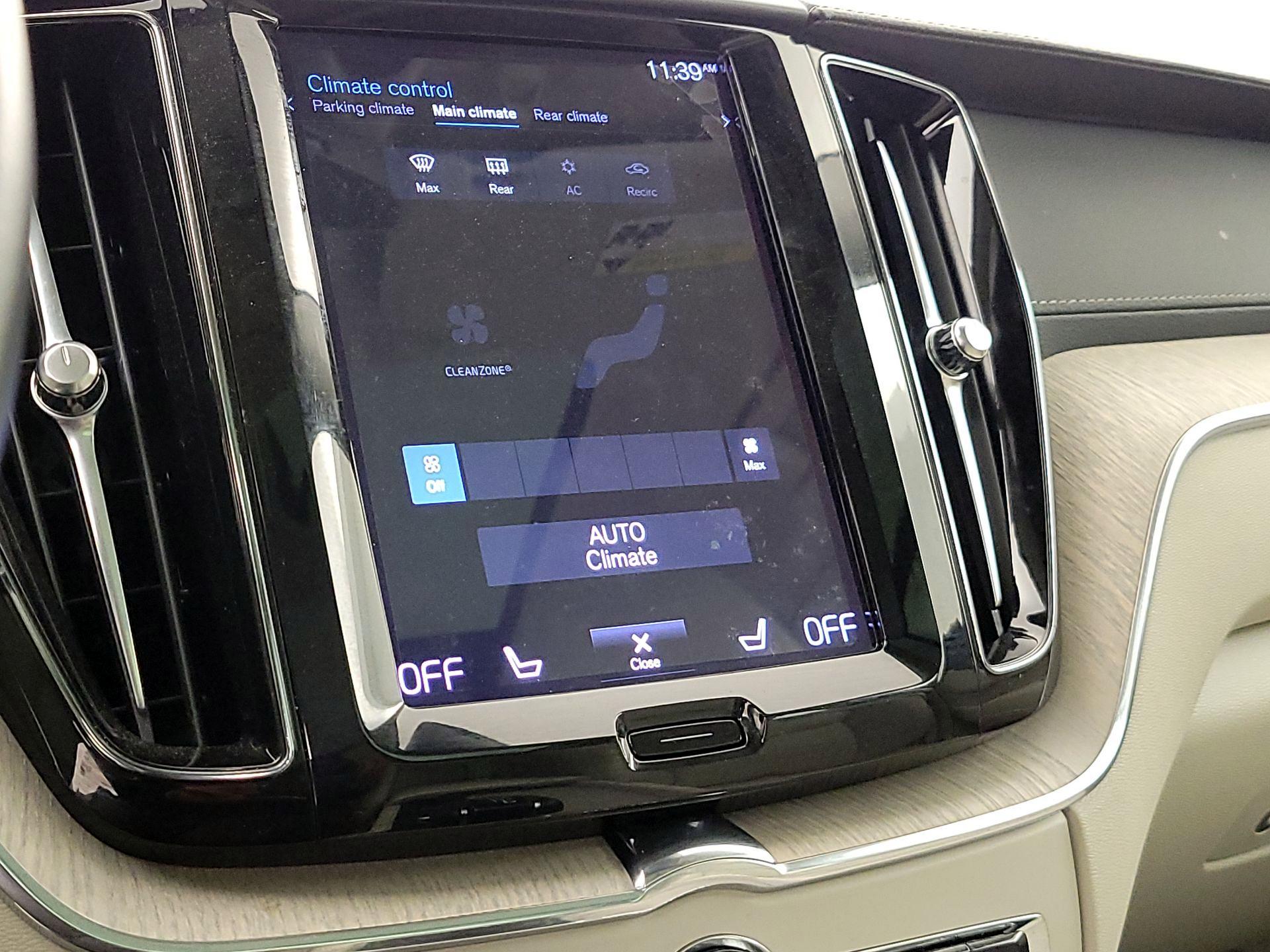 Thumbnail: 2021 Volvo XC60 - 17