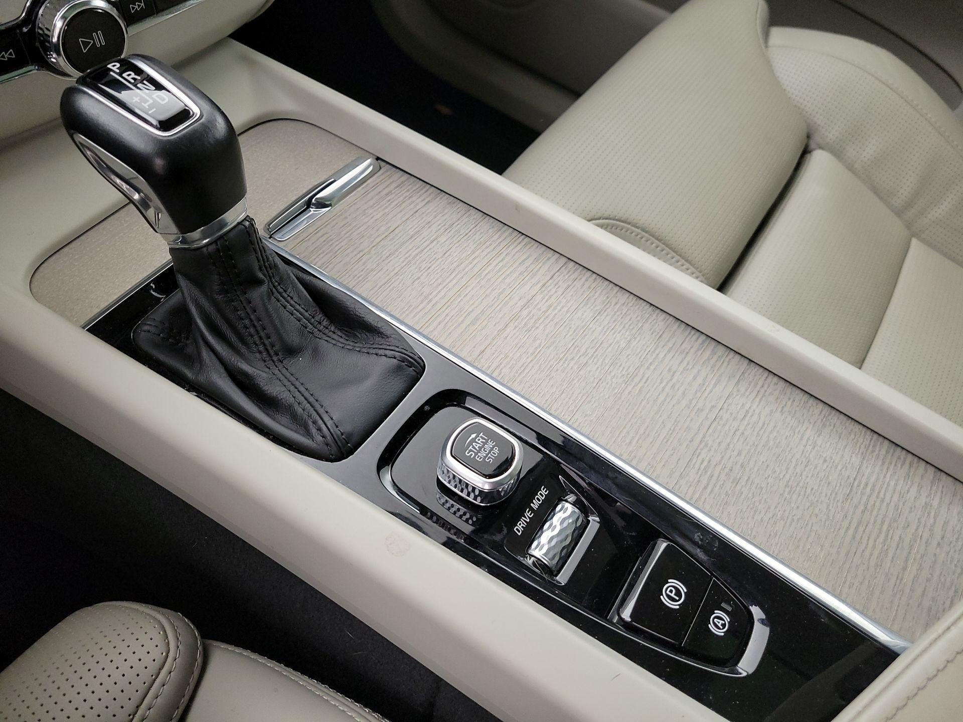 Thumbnail: 2021 Volvo XC60 - 18