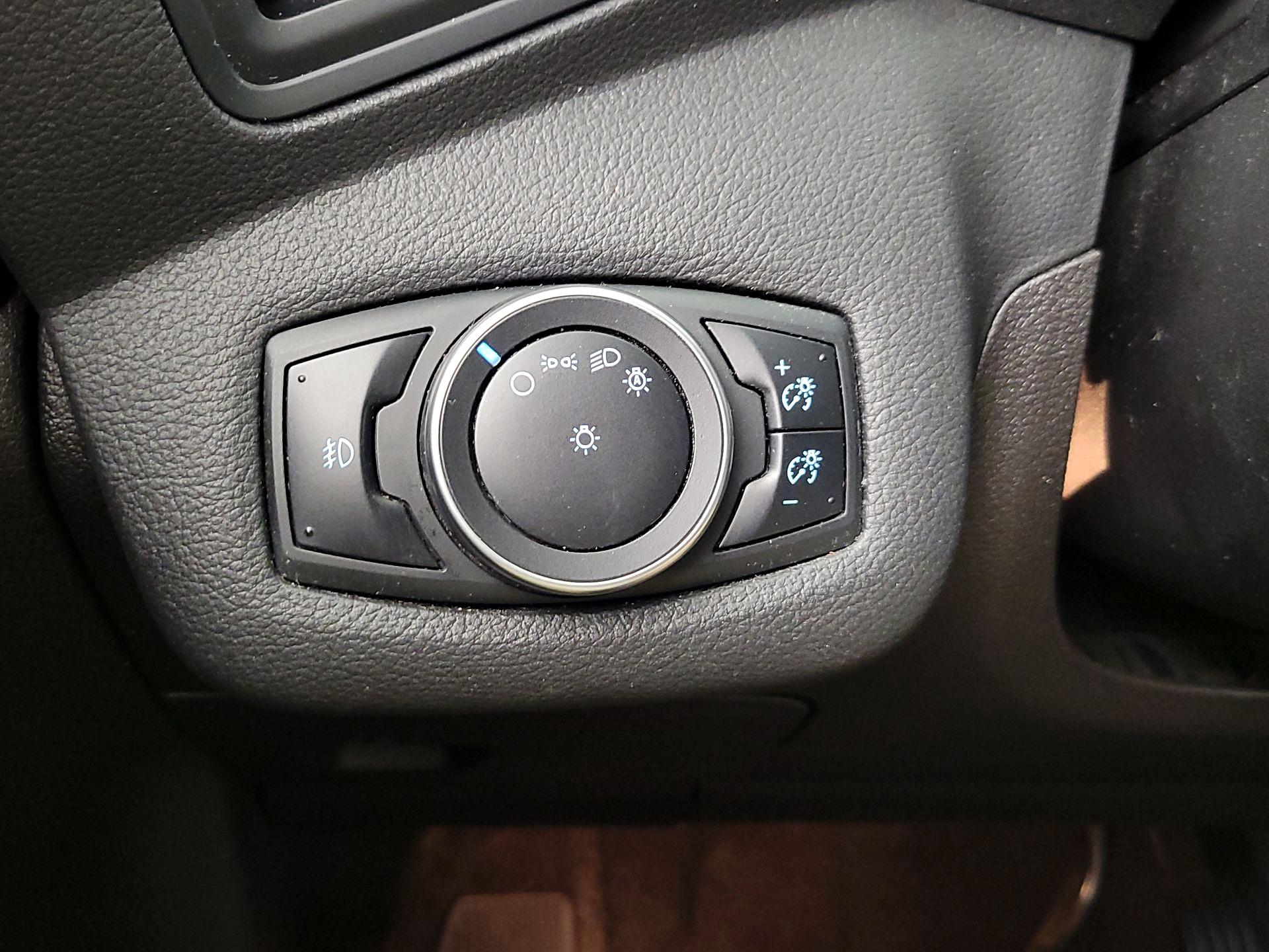 Thumbnail: 2015 Ford Escape - 13