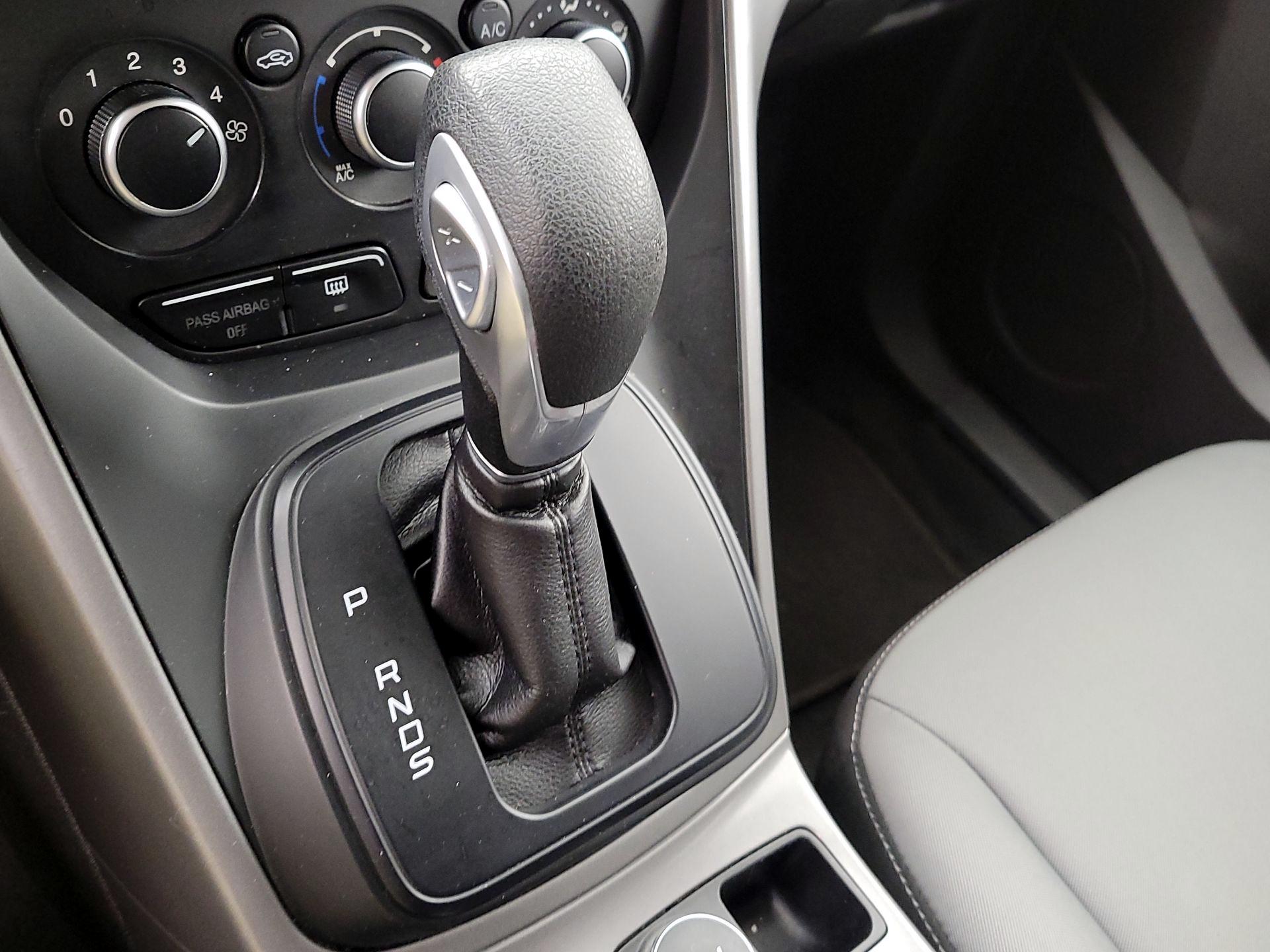 Thumbnail: 2015 Ford Escape - 17